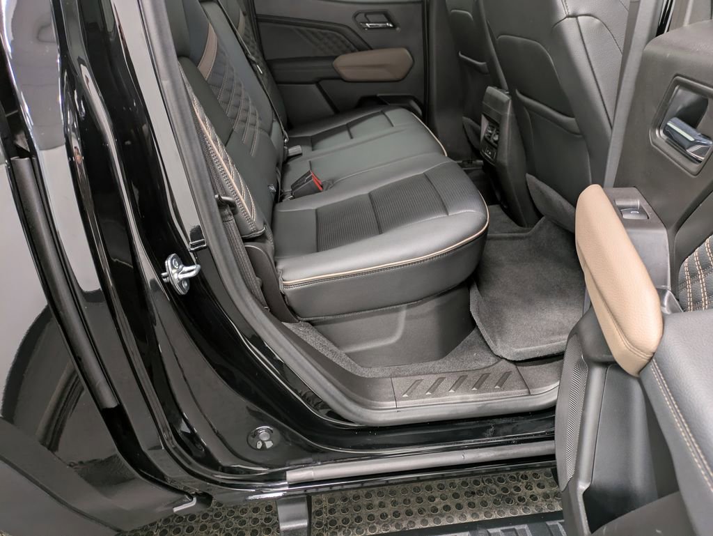 Used 2025 GMC Canyon Denali image 27