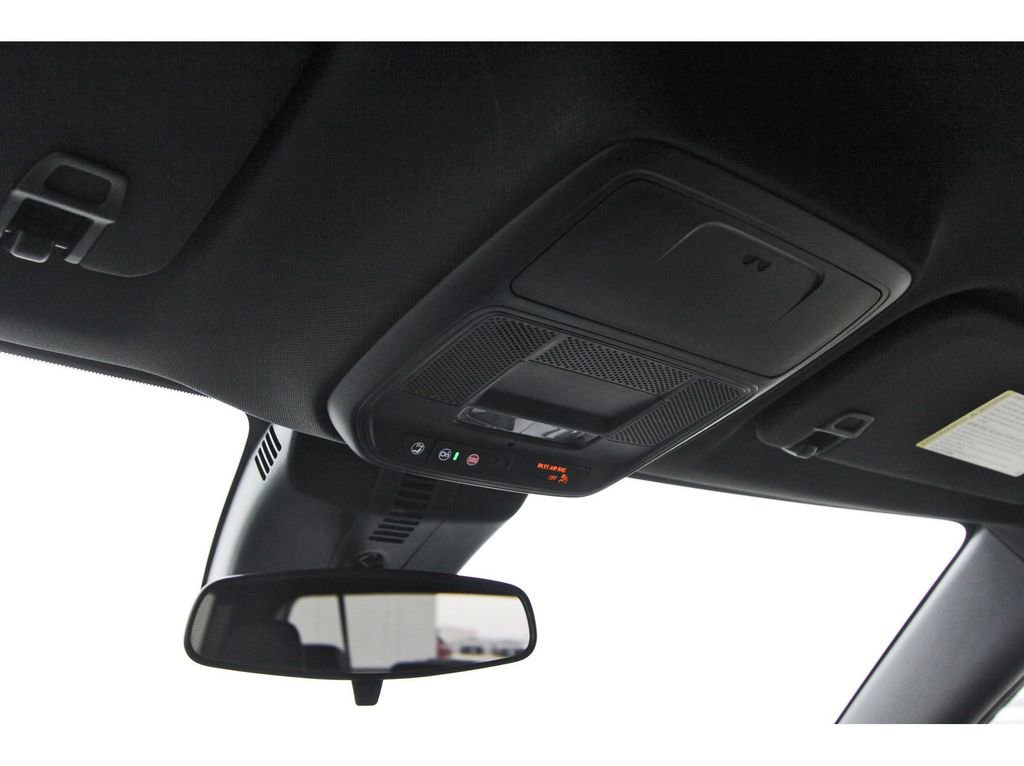 Used 2025 Chevrolet Traverse LT image 25