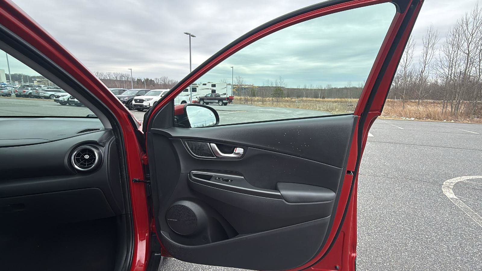 Used 2022 Hyundai Kona Limited image 16