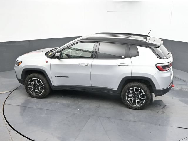 Used 2025 Jeep Compass Trailhawk AWD/4WD image 40