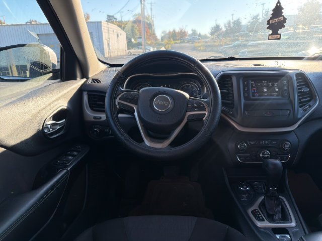 Used 2015 Jeep Cherokee Latitude w/ Comfort/Convenience Group AWD/4WD image 12