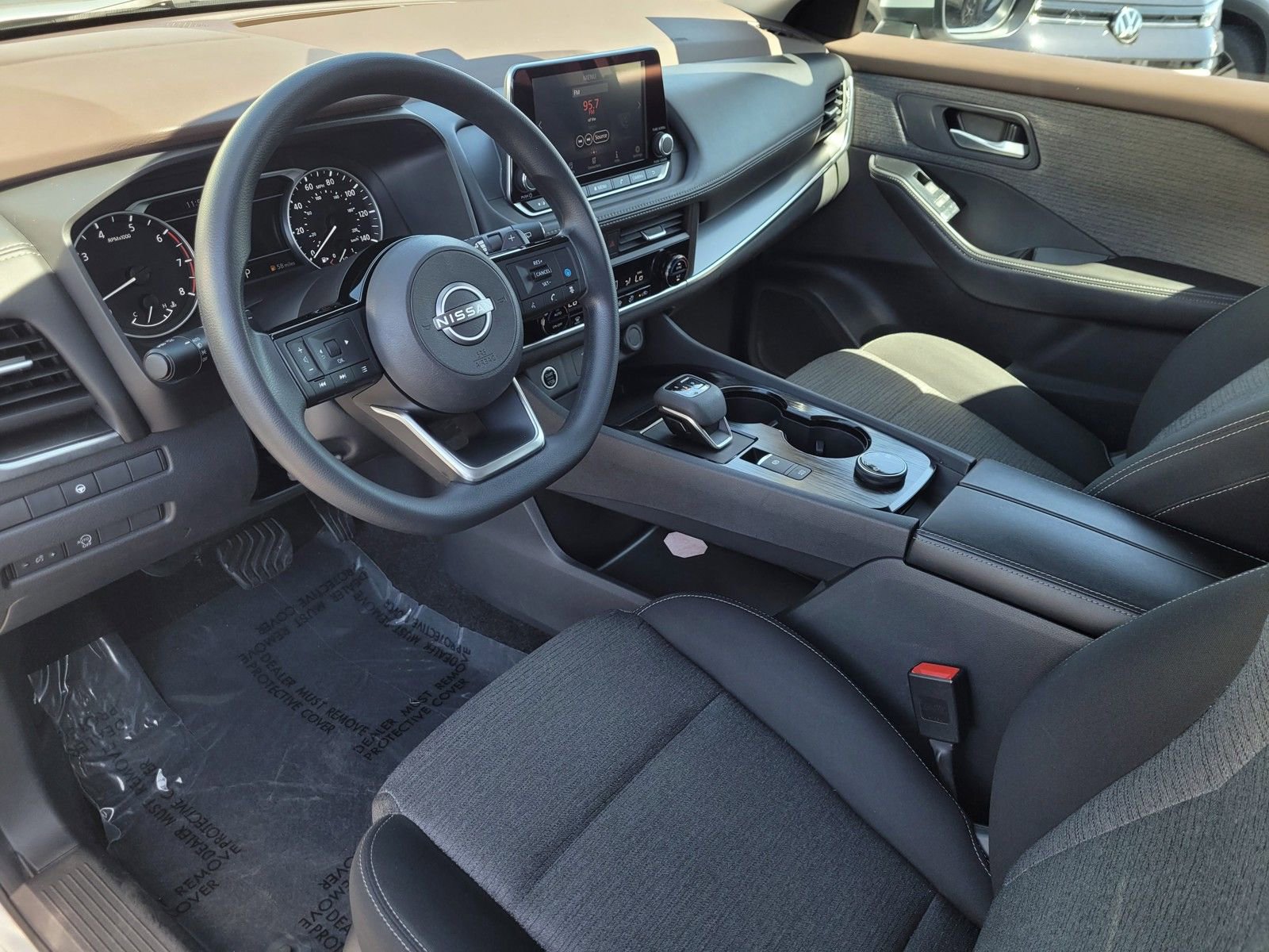 Used 2023 Nissan Rogue SV image 9