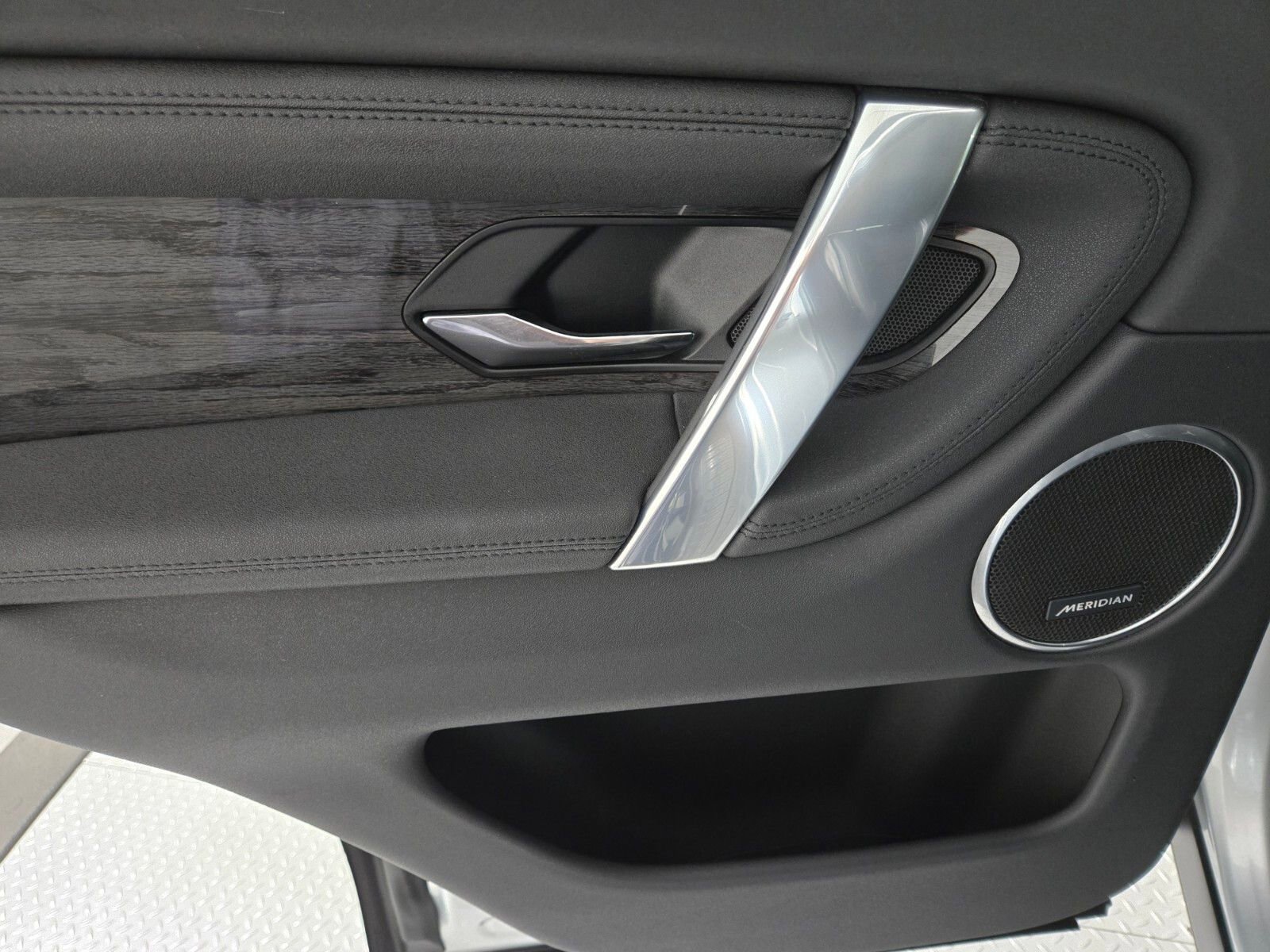 Used 2023 Land Rover Discovery Sport SE AWD/4WD image 21