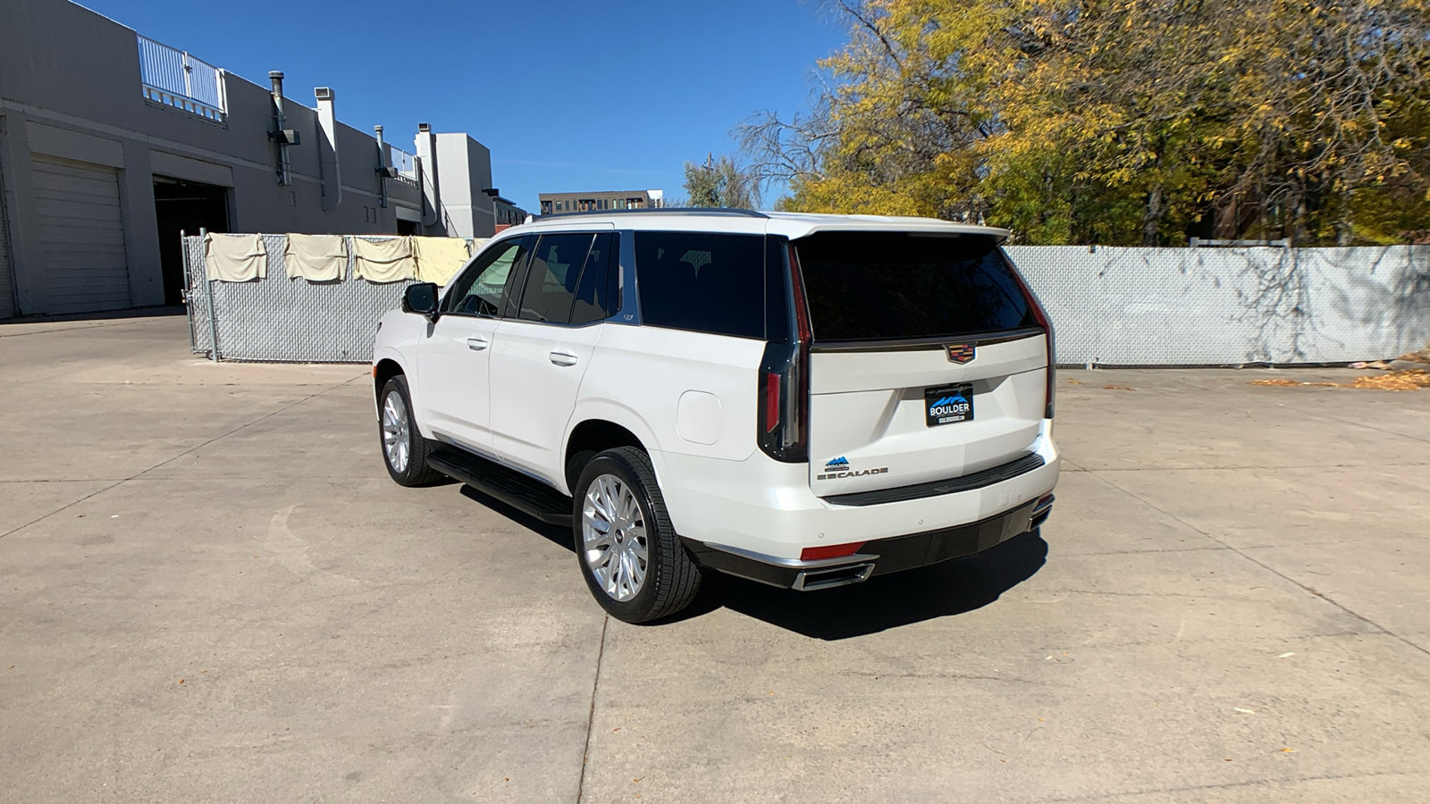 Used 2022 Cadillac Escalade Luxury image 3