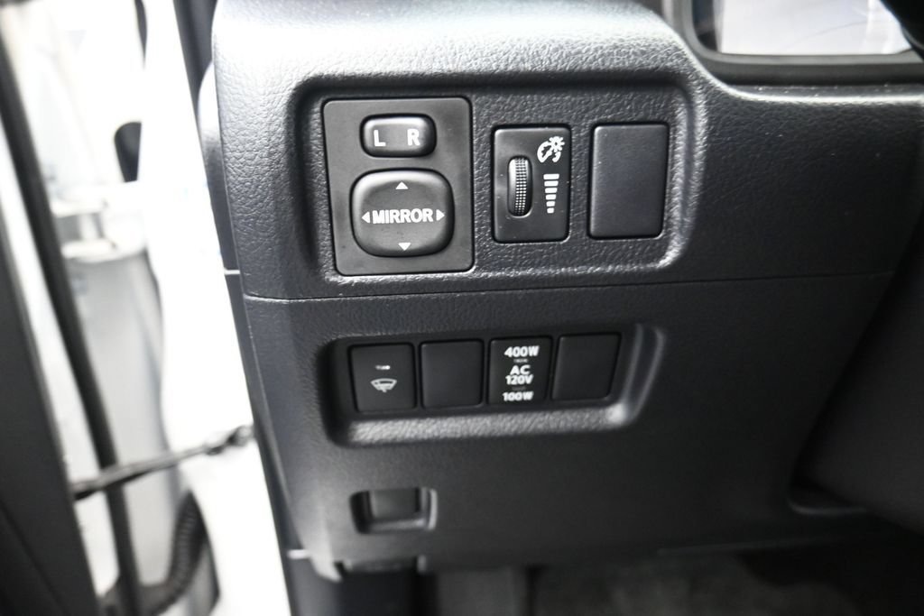 Used 2018 Toyota 4Runner SR5 Premium AWD/4WD image 9