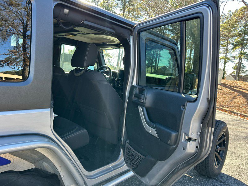 Used 2016 Jeep Wrangler Unlimited Sahara w/ Connectivity Group image 19