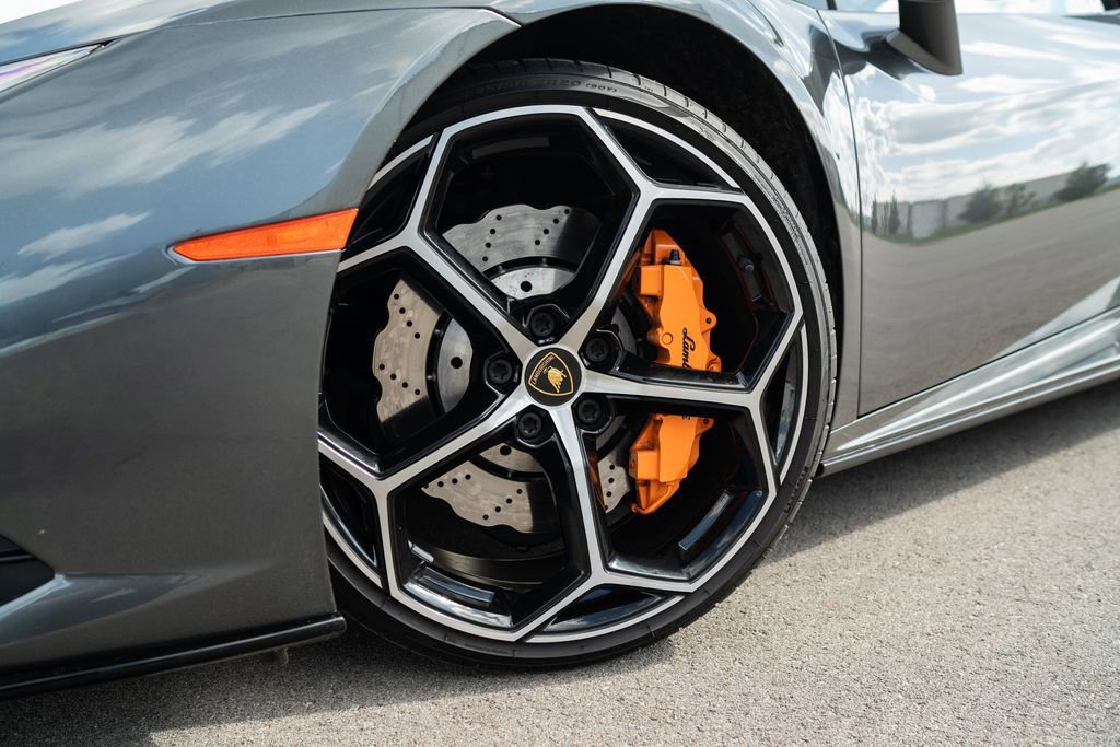 Used 2021 Lamborghini Huracan EVO image 35