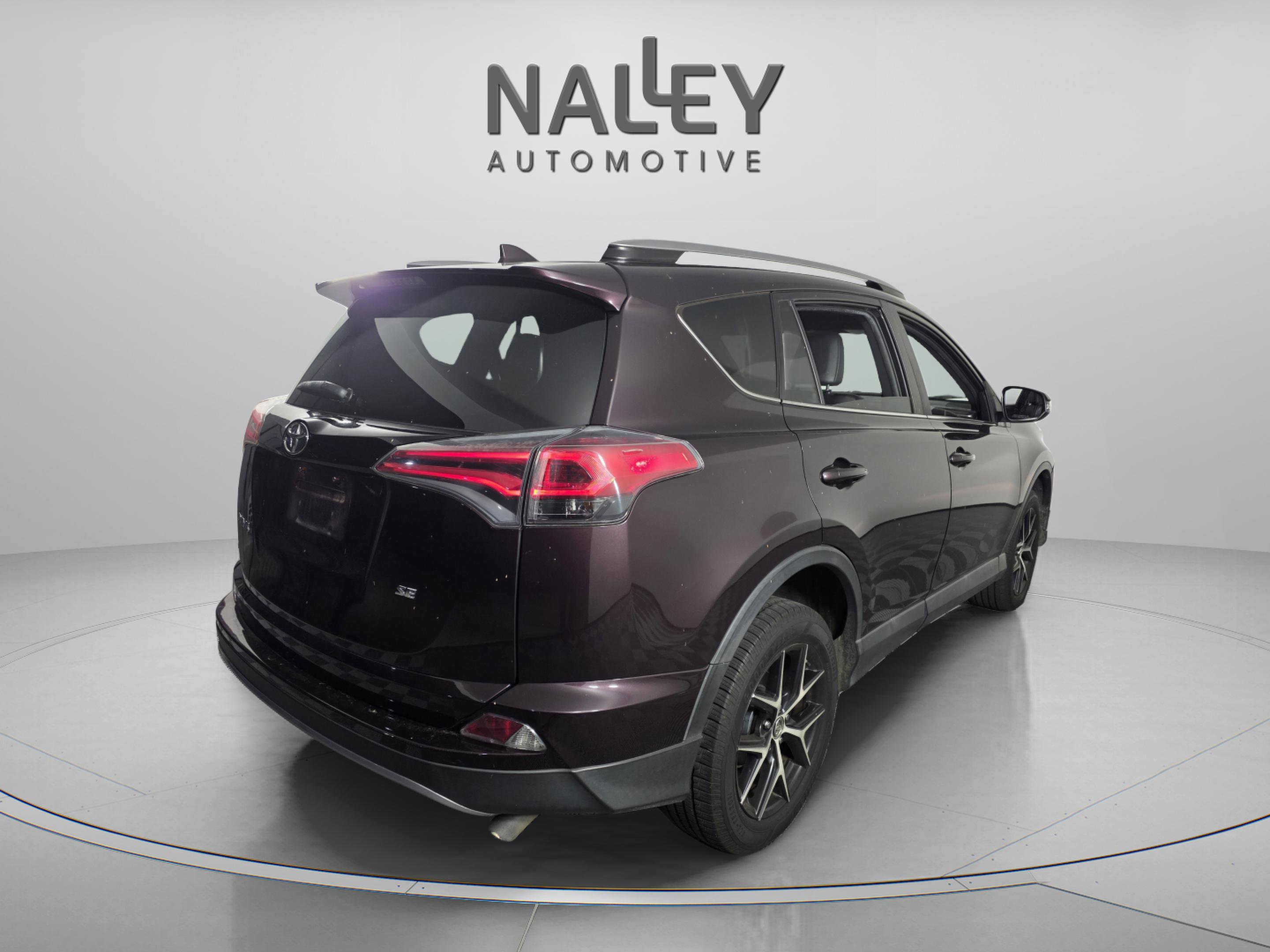 Used 2018 Toyota RAV4 SE image 5