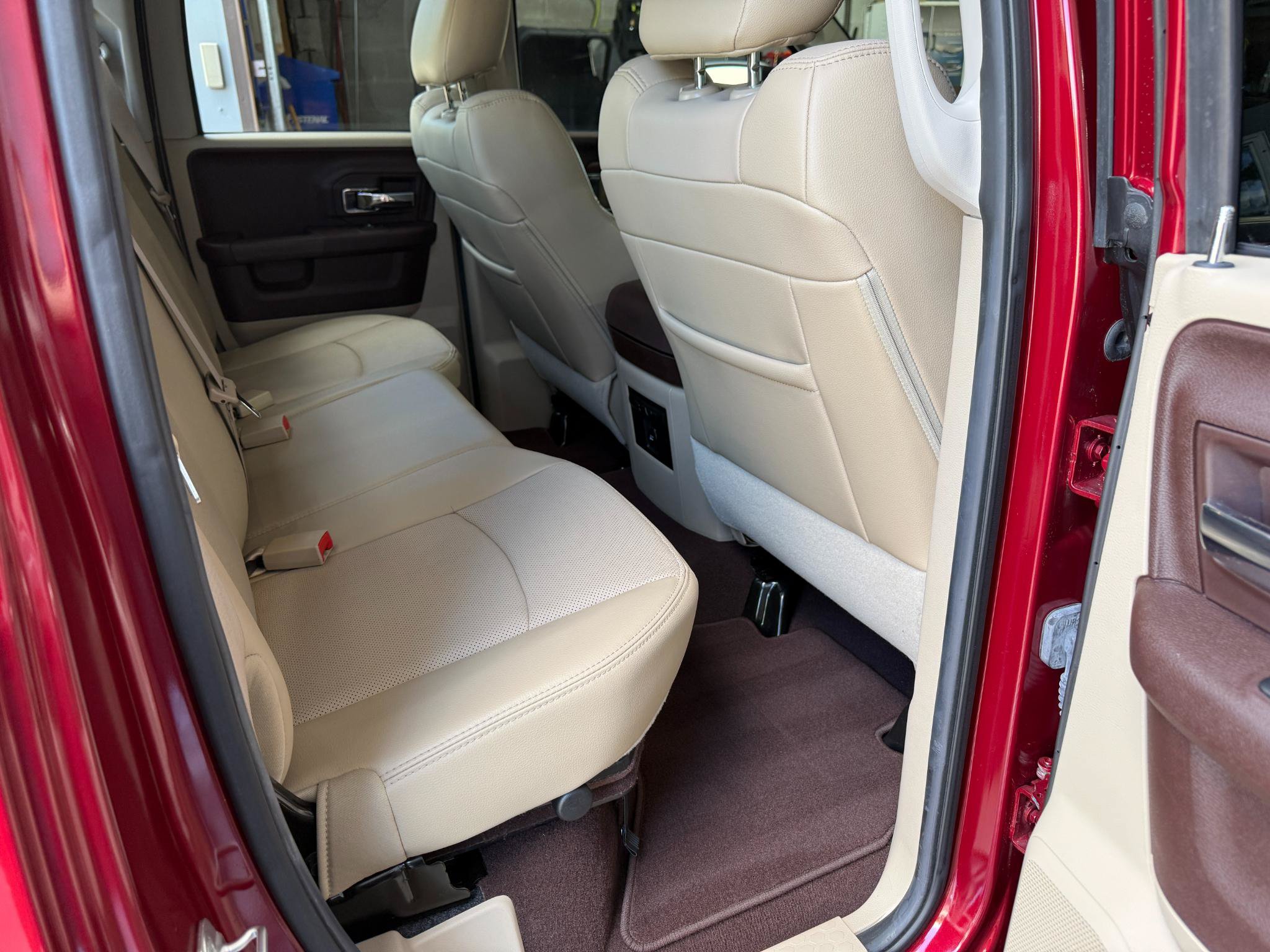 Used 2014 RAM 1500 Laramie w/ Convenience Group AWD/4WD image 17