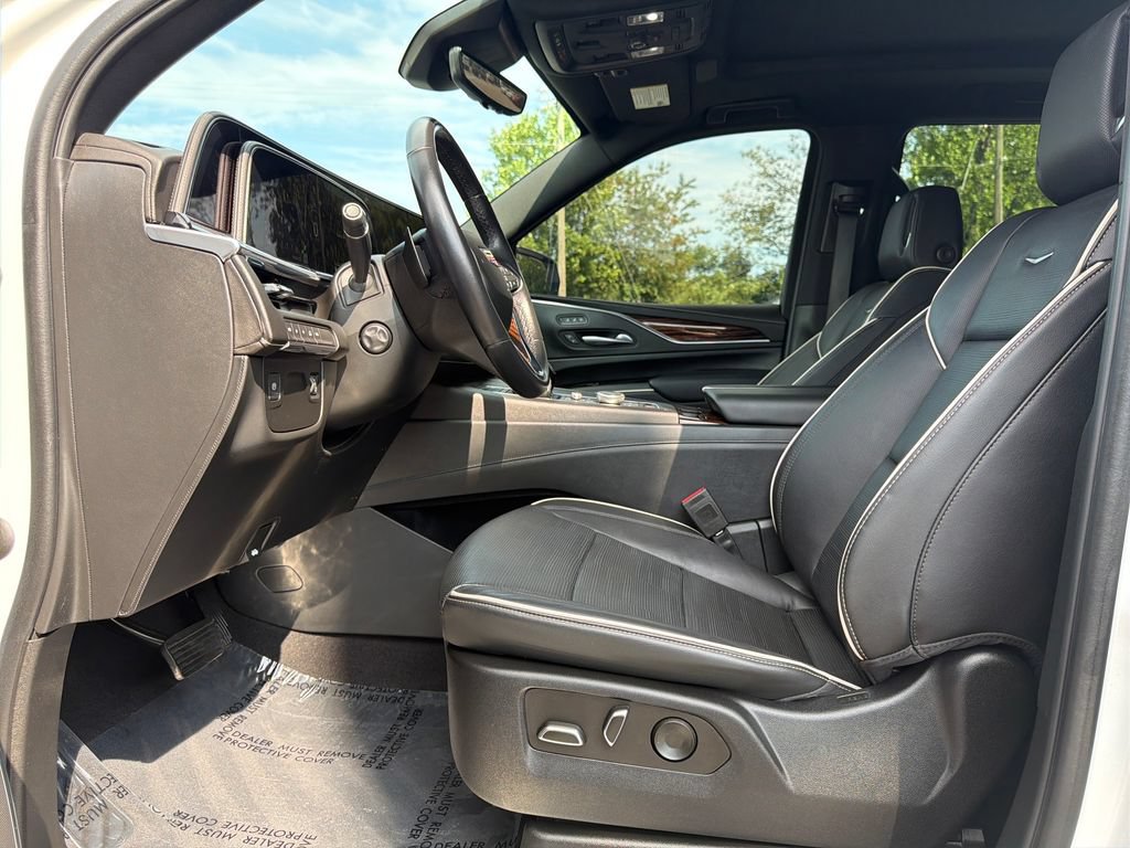 Certified 2023 Cadillac Escalade Premium Luxury AWD/4WD image 3