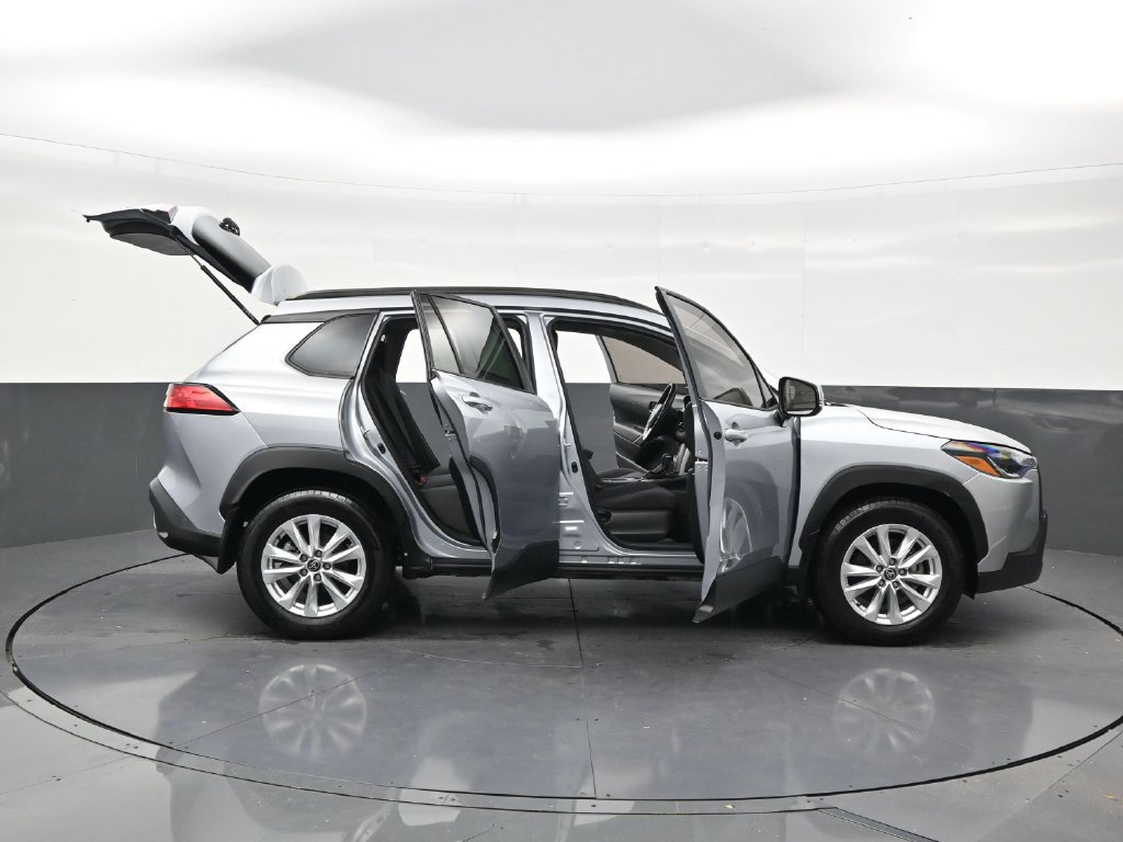 Used 2024 Toyota Corolla Cross LE w/ Moonroof Package FWD image 28