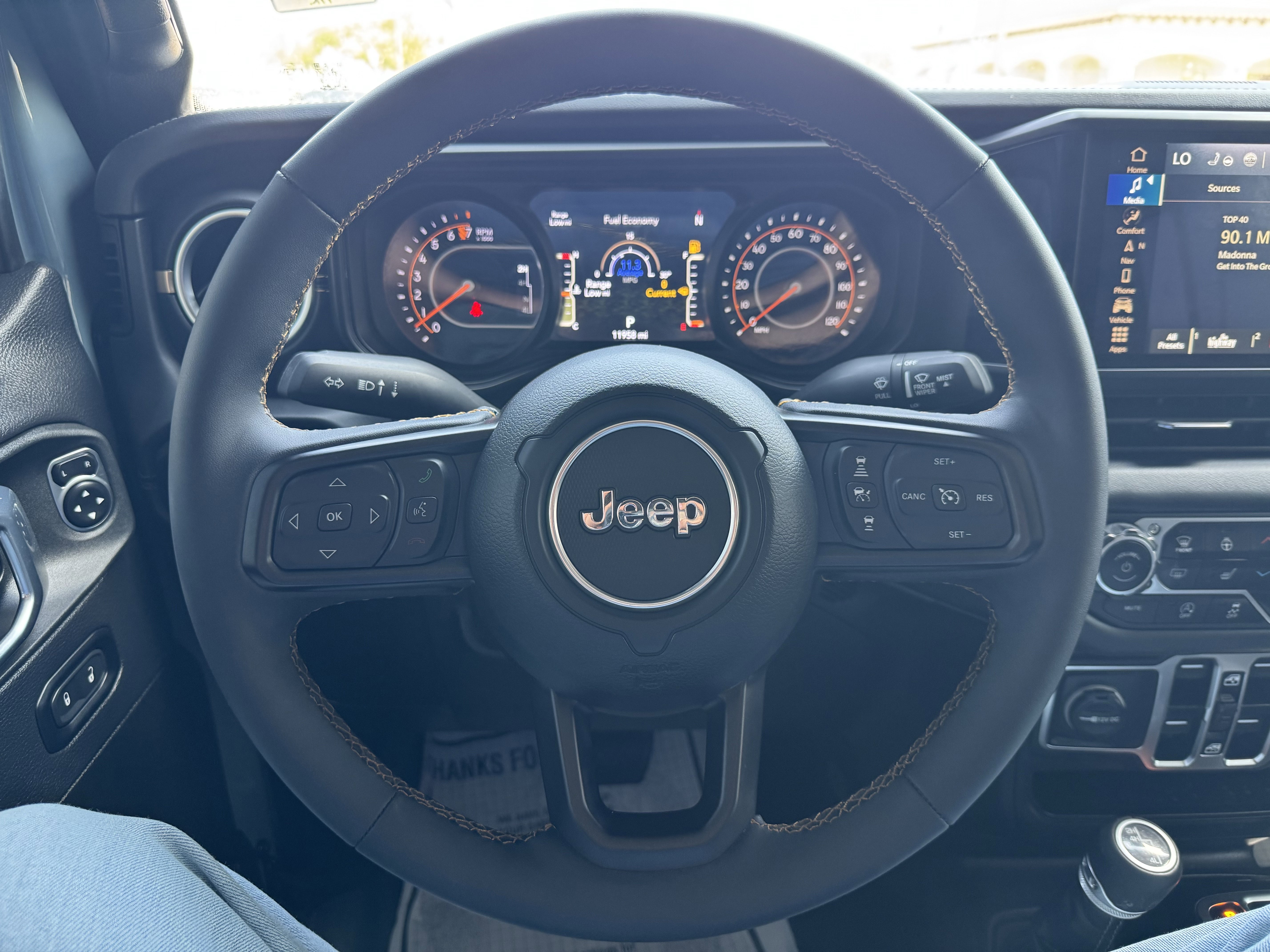 Used 2025 Jeep Gladiator Sport image 8