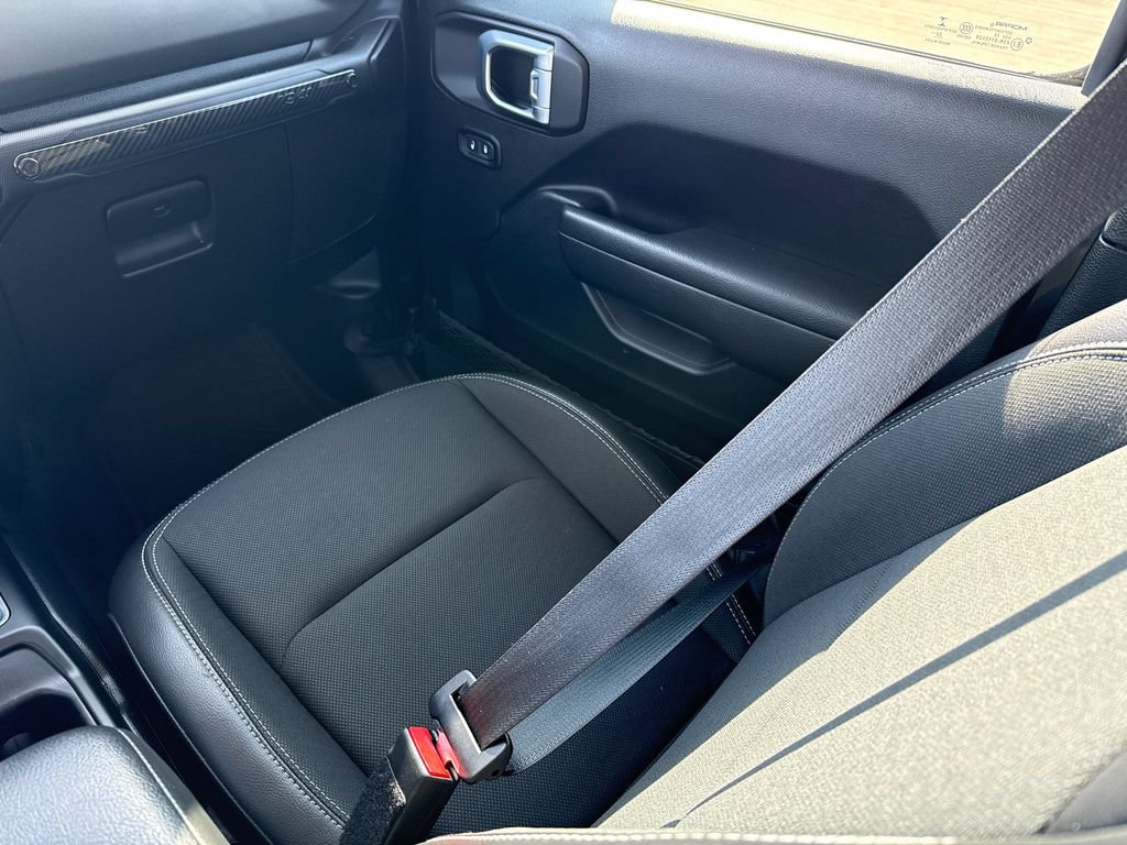 Used 2023 Jeep Gladiator Mojave AWD/4WD image 14