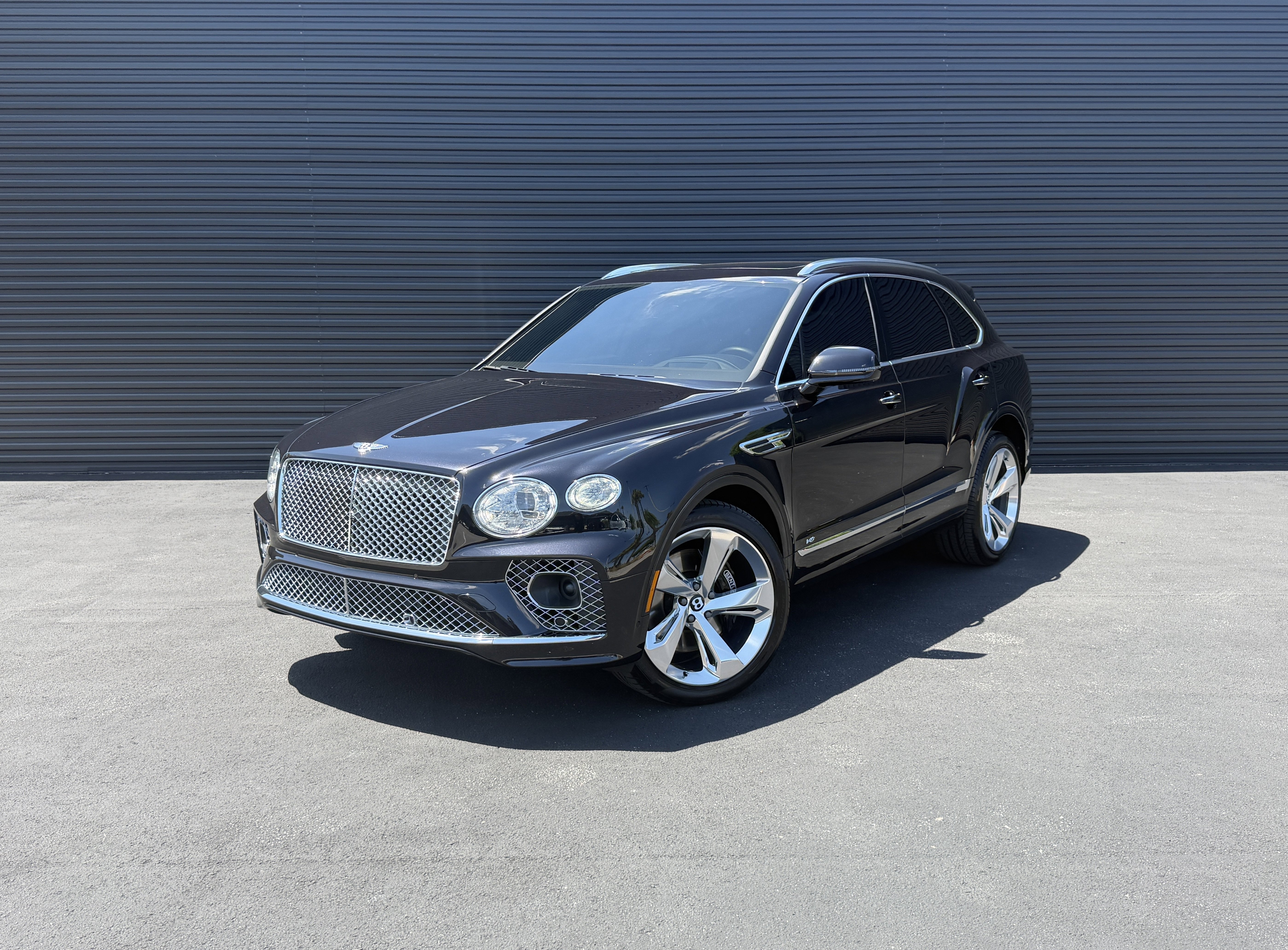 Used 2022 Bentley Bentayga image 1