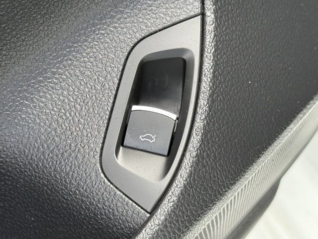 Used 2017 Volkswagen Passat 1.8T SE FWD image 12