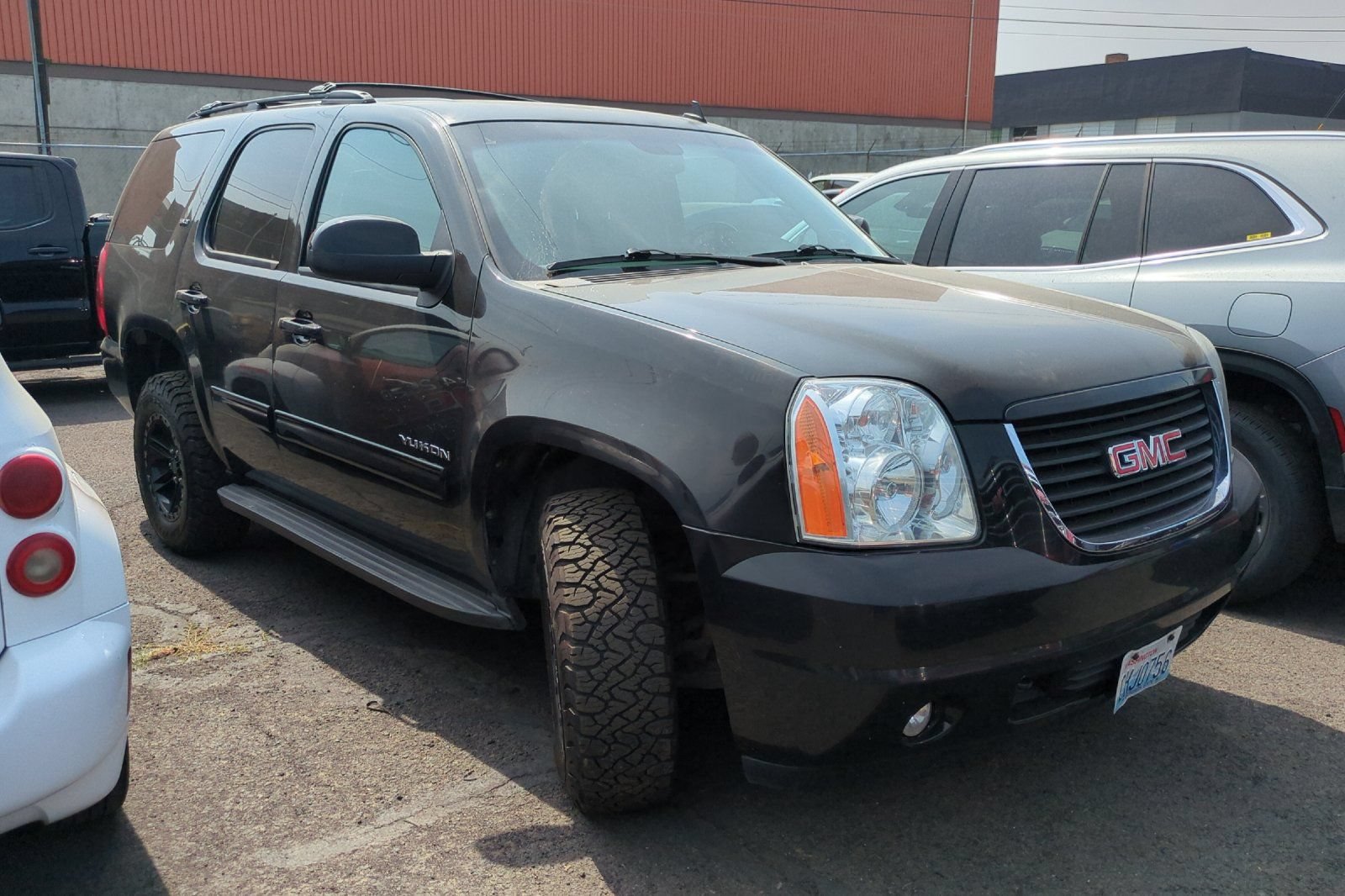 Used 2013 GMC Yukon SLT AWD/4WD image 2