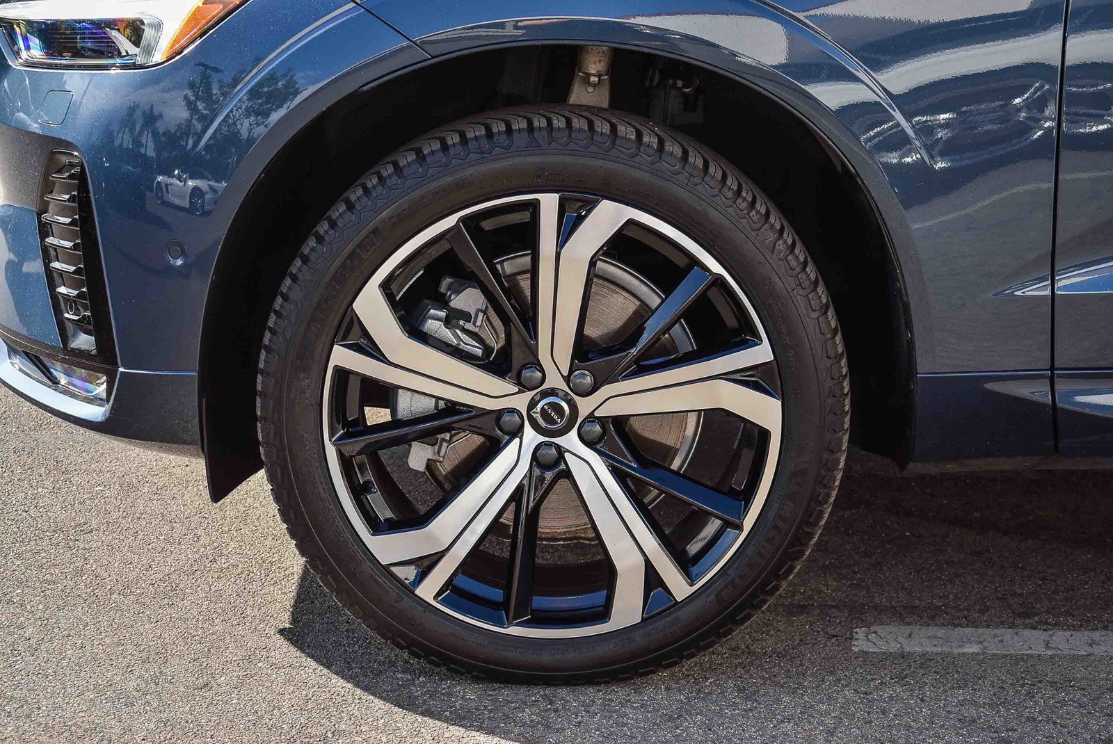 Used 2024 Volvo XC60 B5 Ultimate w/ Protection Package Premier image 10