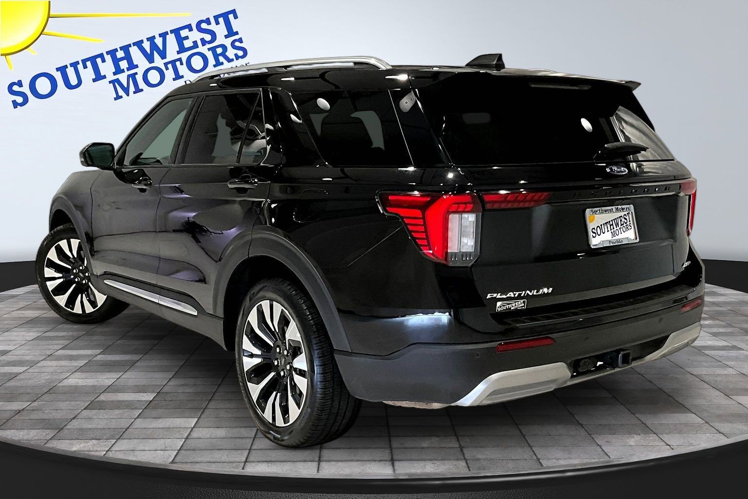 Used 2025 Ford Explorer Platinum w/ LUX Leather Package image 4