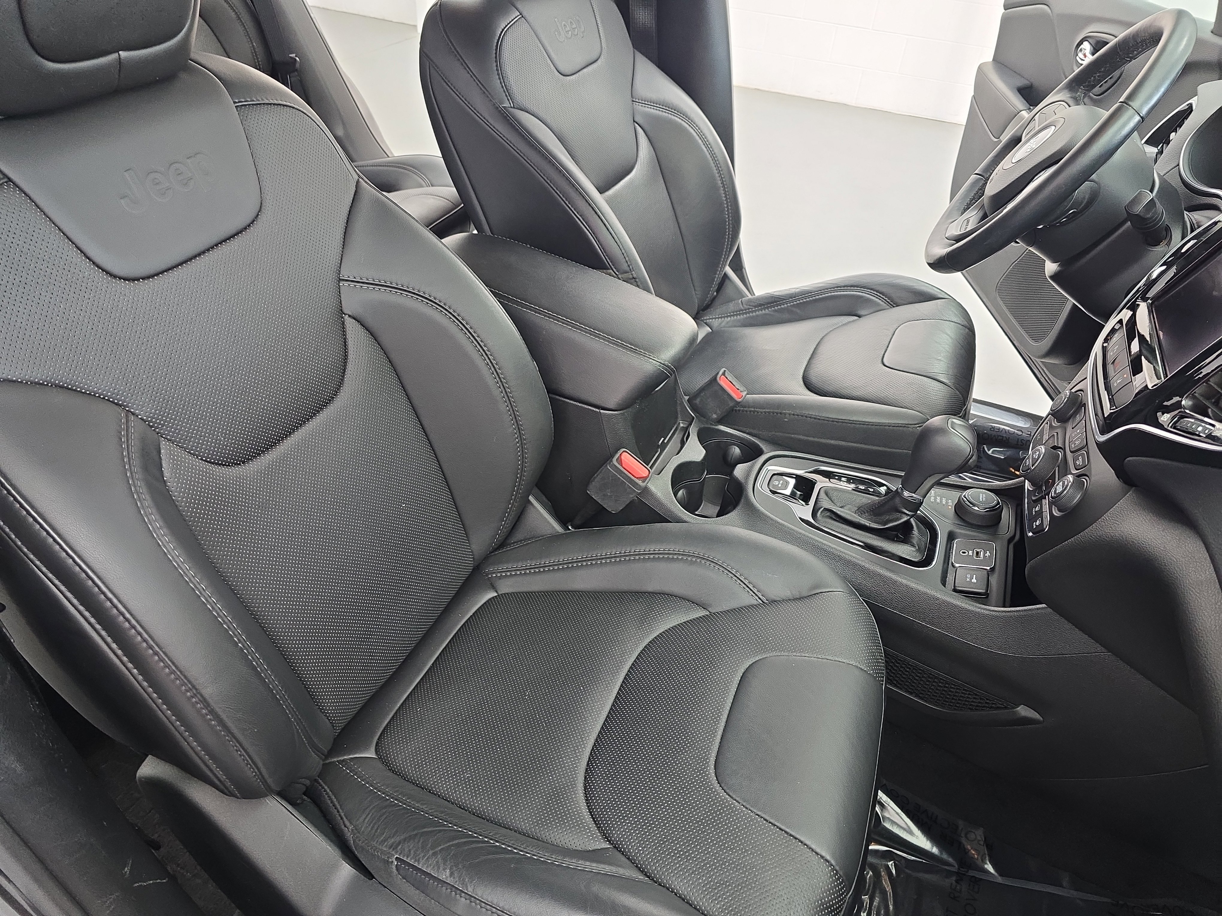 Used 2021 Jeep Cherokee Limited w/ Elite Package image 10