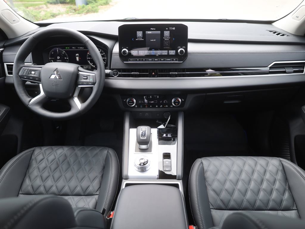 New 2025 Mitsubishi Outlander SEL image 24