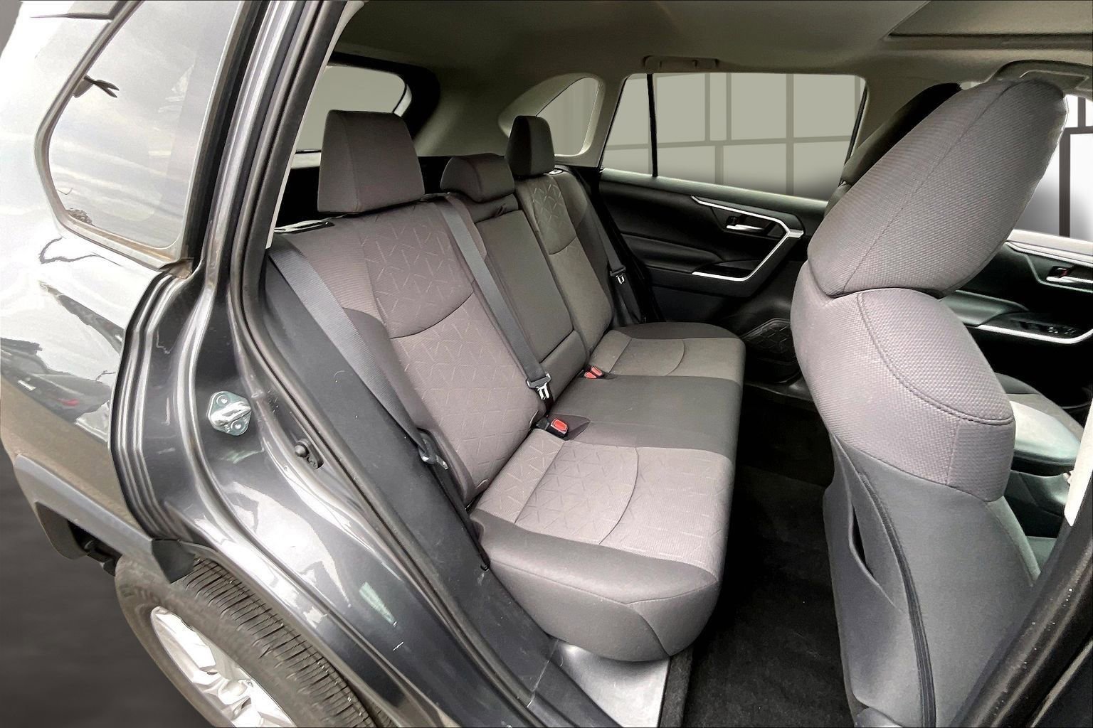 Used 2019 Toyota RAV4 XLE image 25