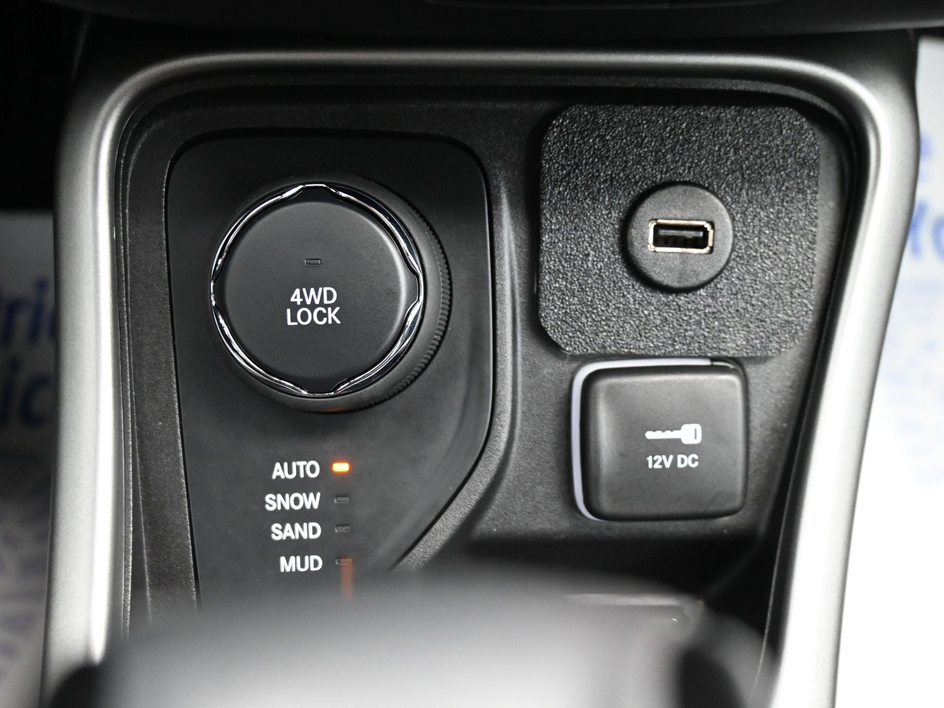Used 2020 Jeep Compass Latitude w/ Cold Weather Group AWD/4WD image 20