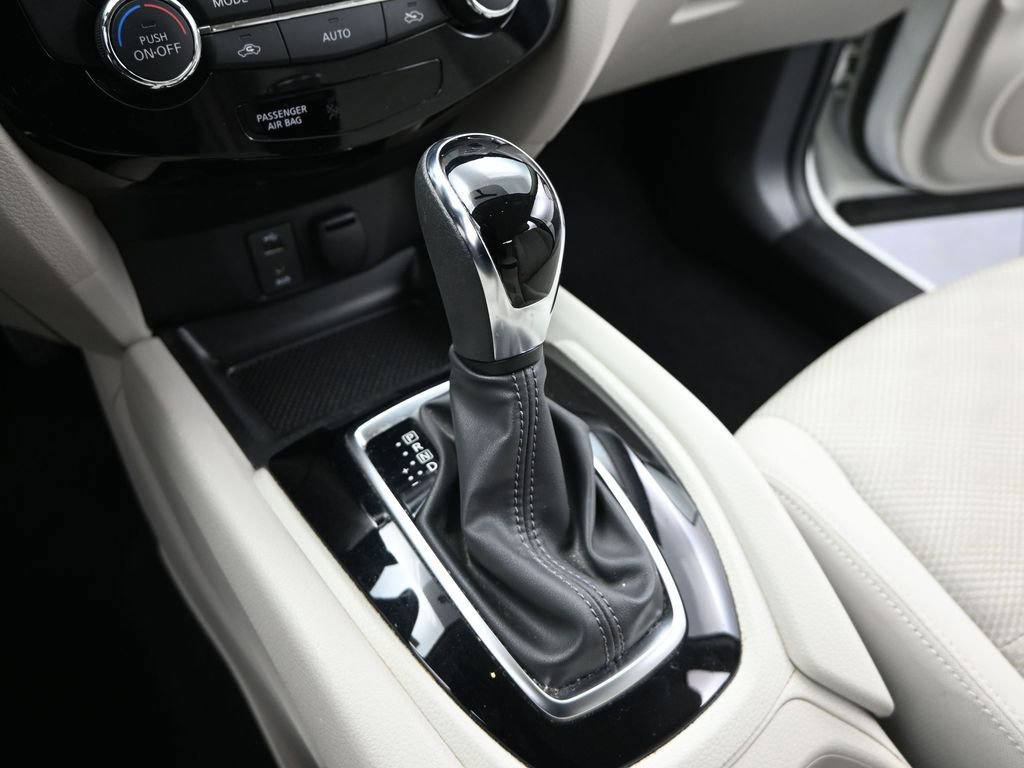 Used 2018 Nissan Rogue Sport SV image 19