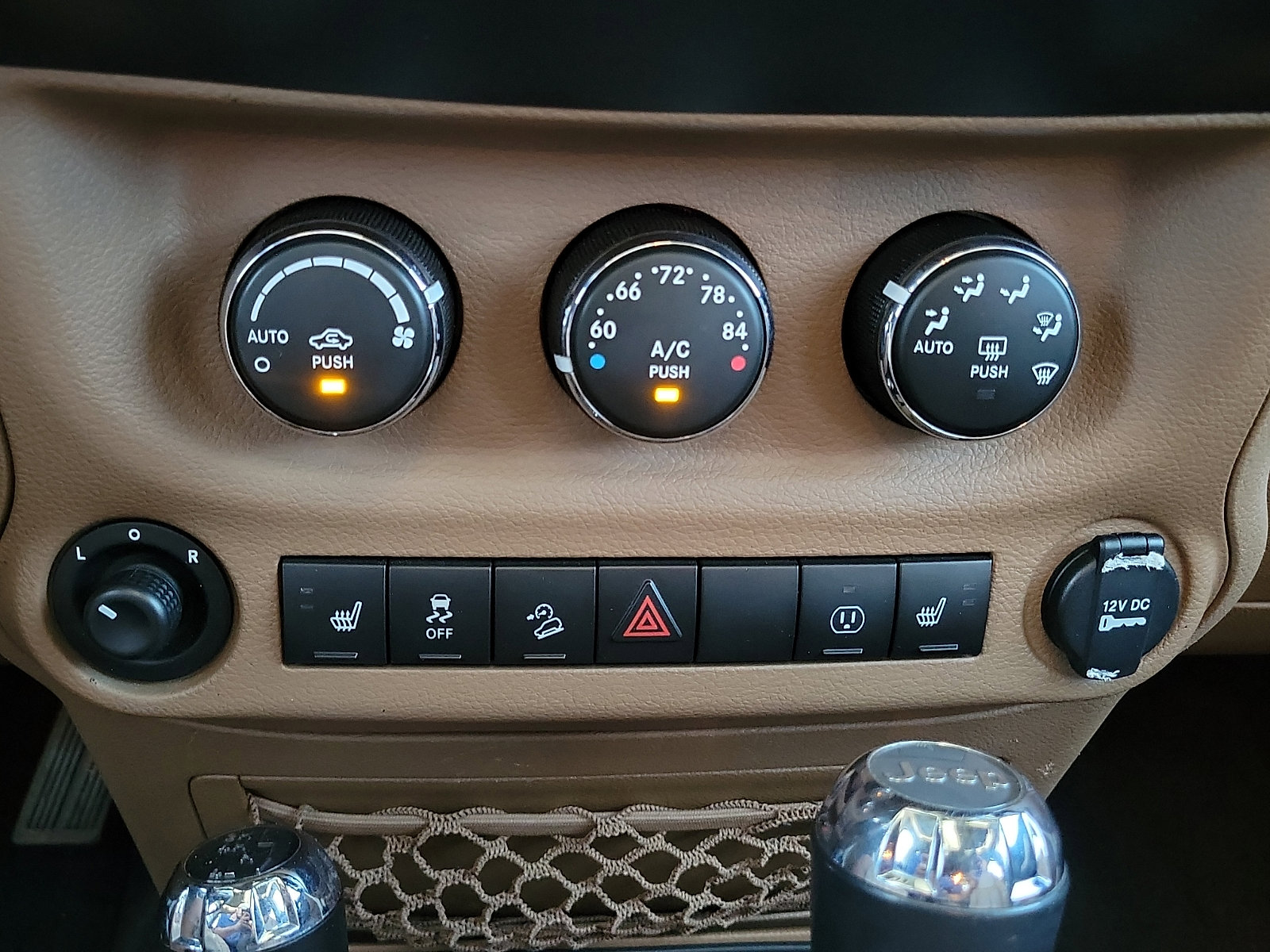 Used 2017 Jeep Wrangler Unlimited Rubicon w/ Connectivity Group AWD/4WD image 15