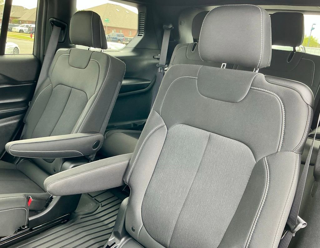 Used 2025 Jeep Grand Cherokee L Laredo RWD image 29