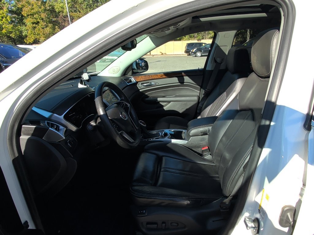 Used 2016 Cadillac SRX Luxury w/ Driver Awareness Package FWD image 9