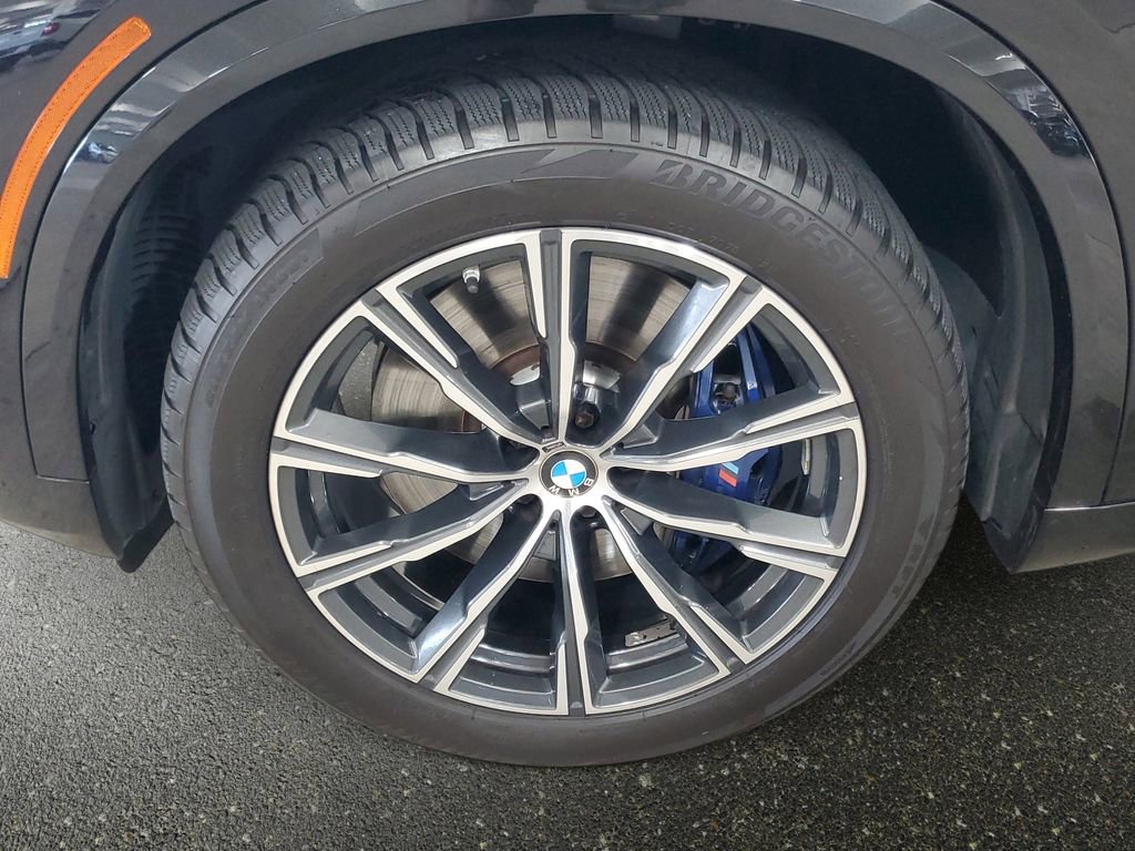 Used 2021 BMW X5 M50i image 11