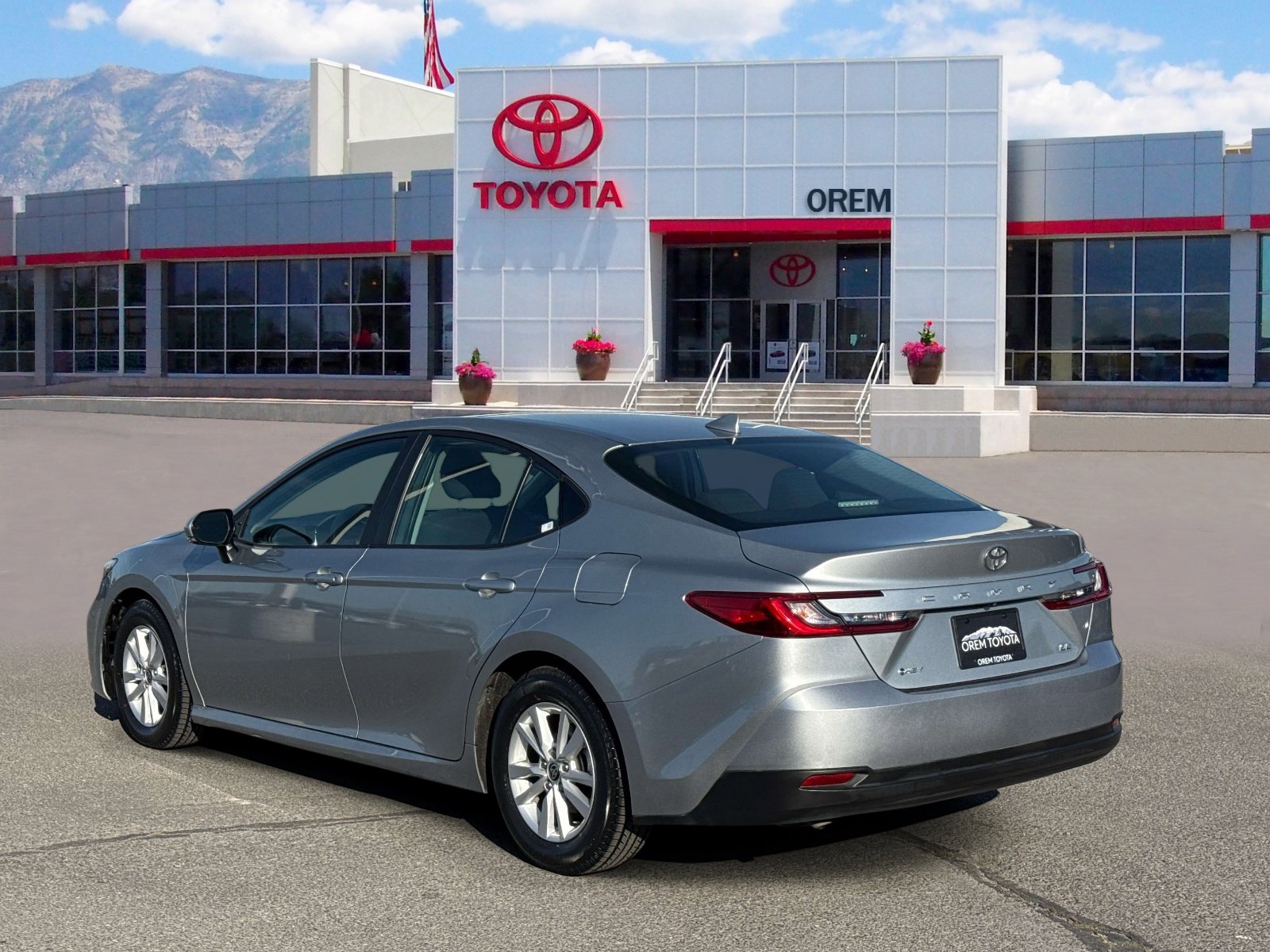 Used 2025 Toyota Camry LE FWD image 5