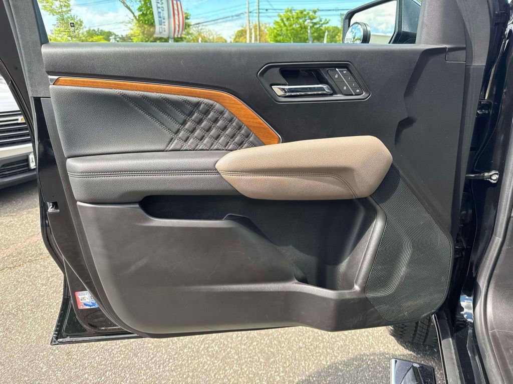 Used 2025 GMC Canyon Denali AWD/4WD image 18