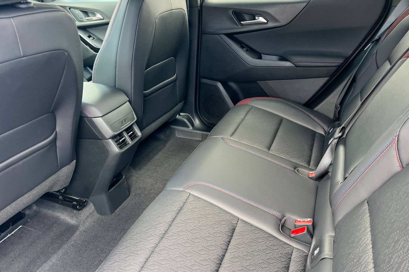 New 2026 Chevrolet Equinox RS w/ Safety and Technology Package AWD/4WD image 9