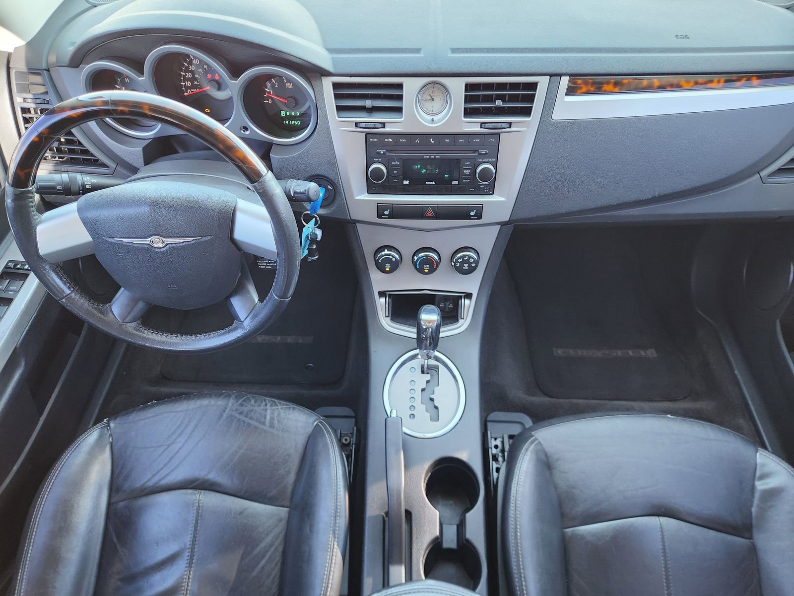 Used 2010 Chrysler Sebring Limited image 30