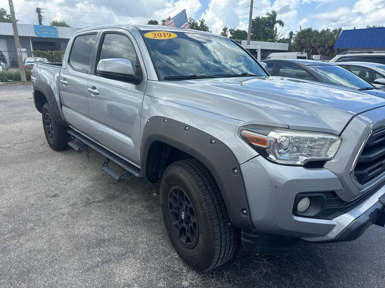 Used 2019 Toyota Tacoma SR5 RWD image 2