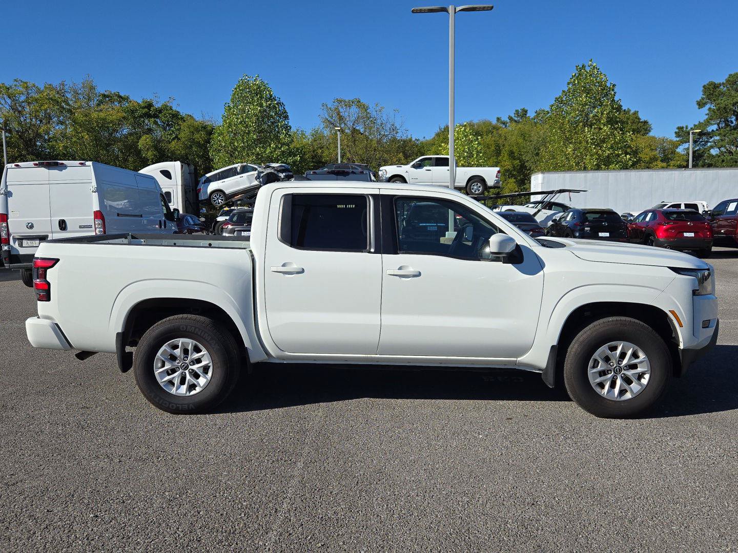 Used 2024 Nissan Frontier SV AWD/4WD image 8