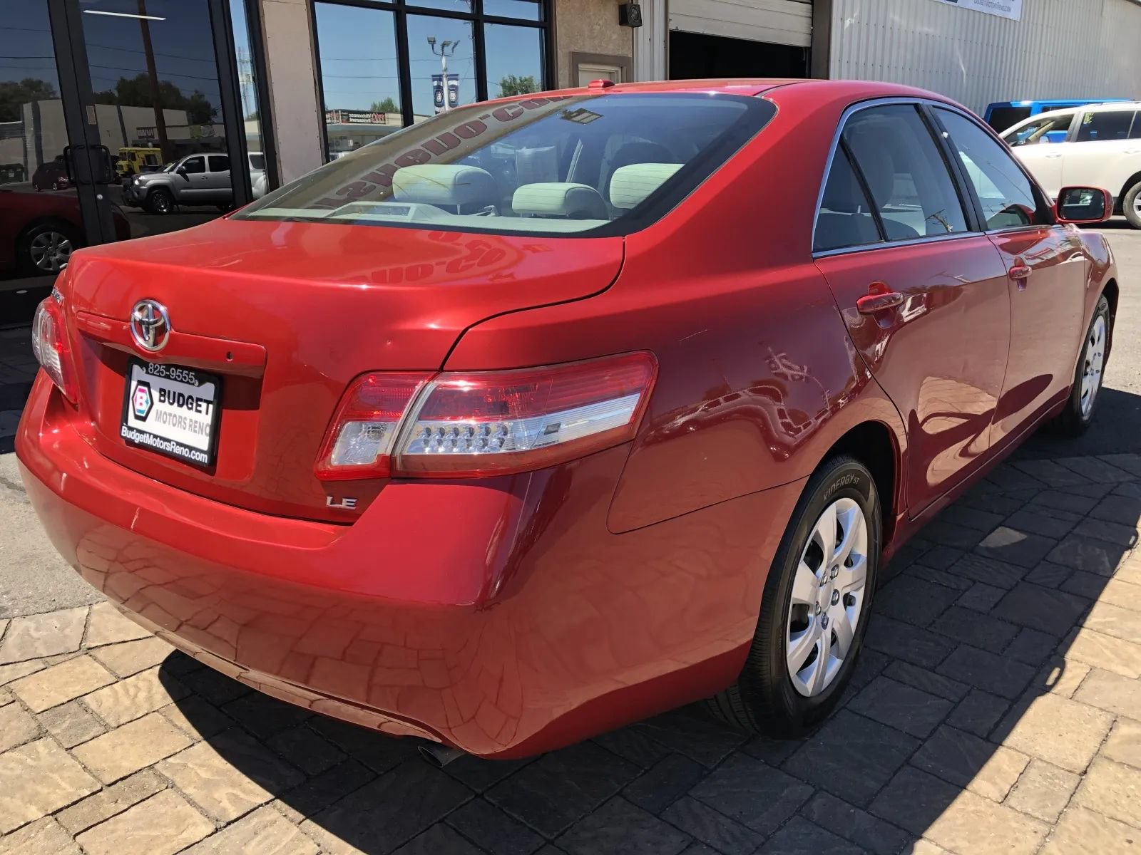 Used 2011 Toyota Camry LE FWD image 2