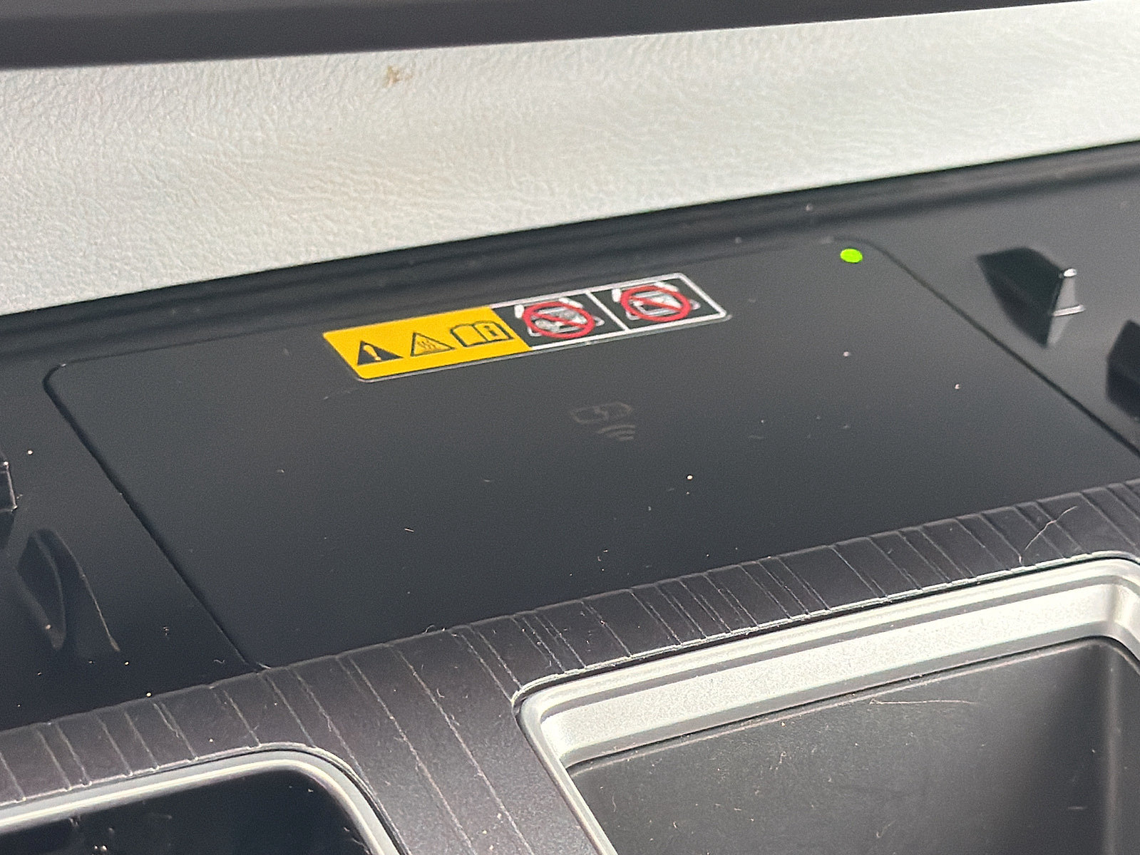Used 2025 Toyota Sienna XLE FWD image 27