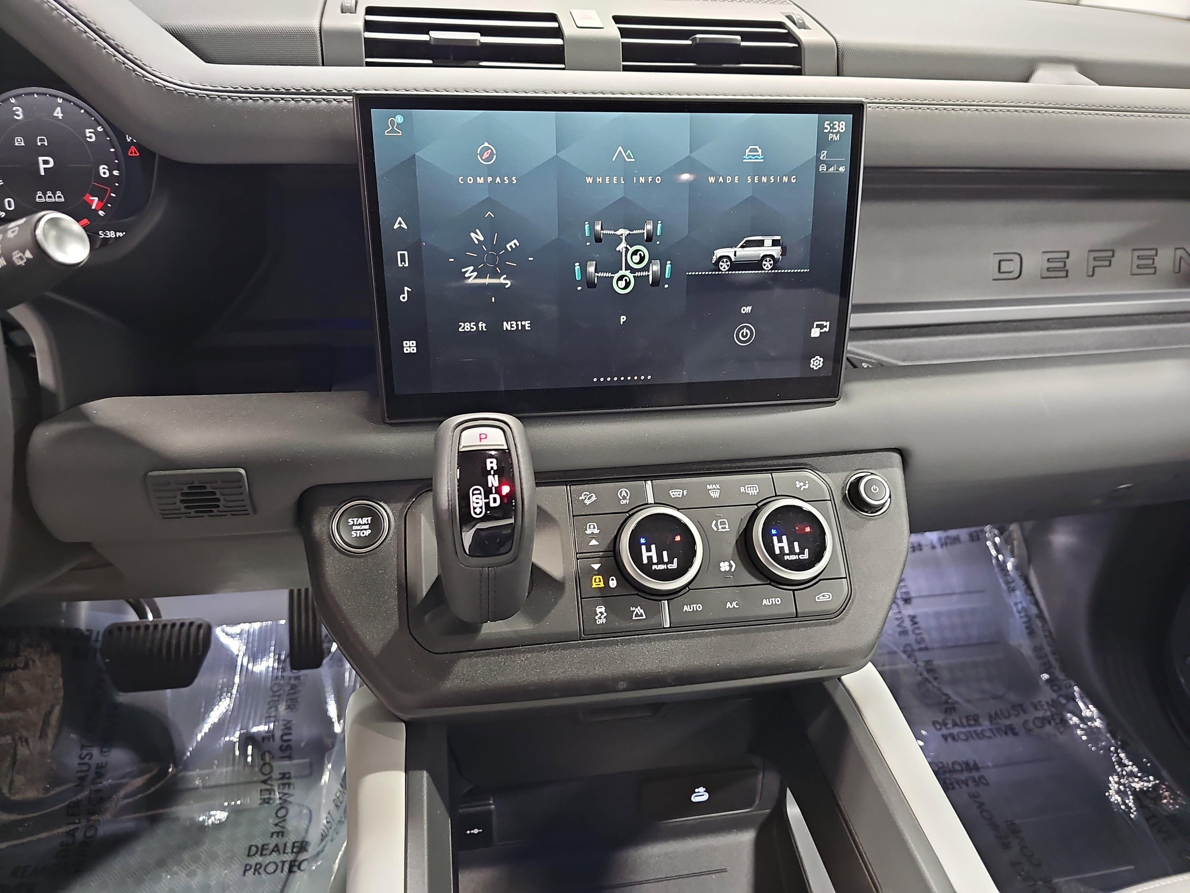 Used 2025 Land Rover Defender 90 X-Dynamic SE image 22