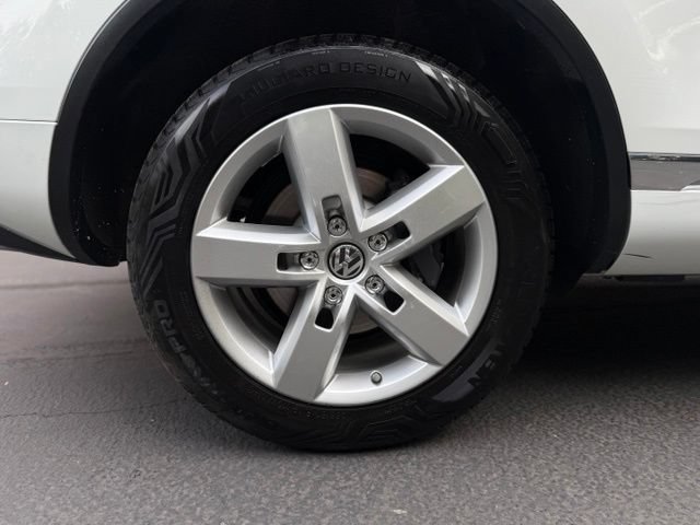 Used 2013 Volkswagen Touareg TDI AWD/4WD image 48