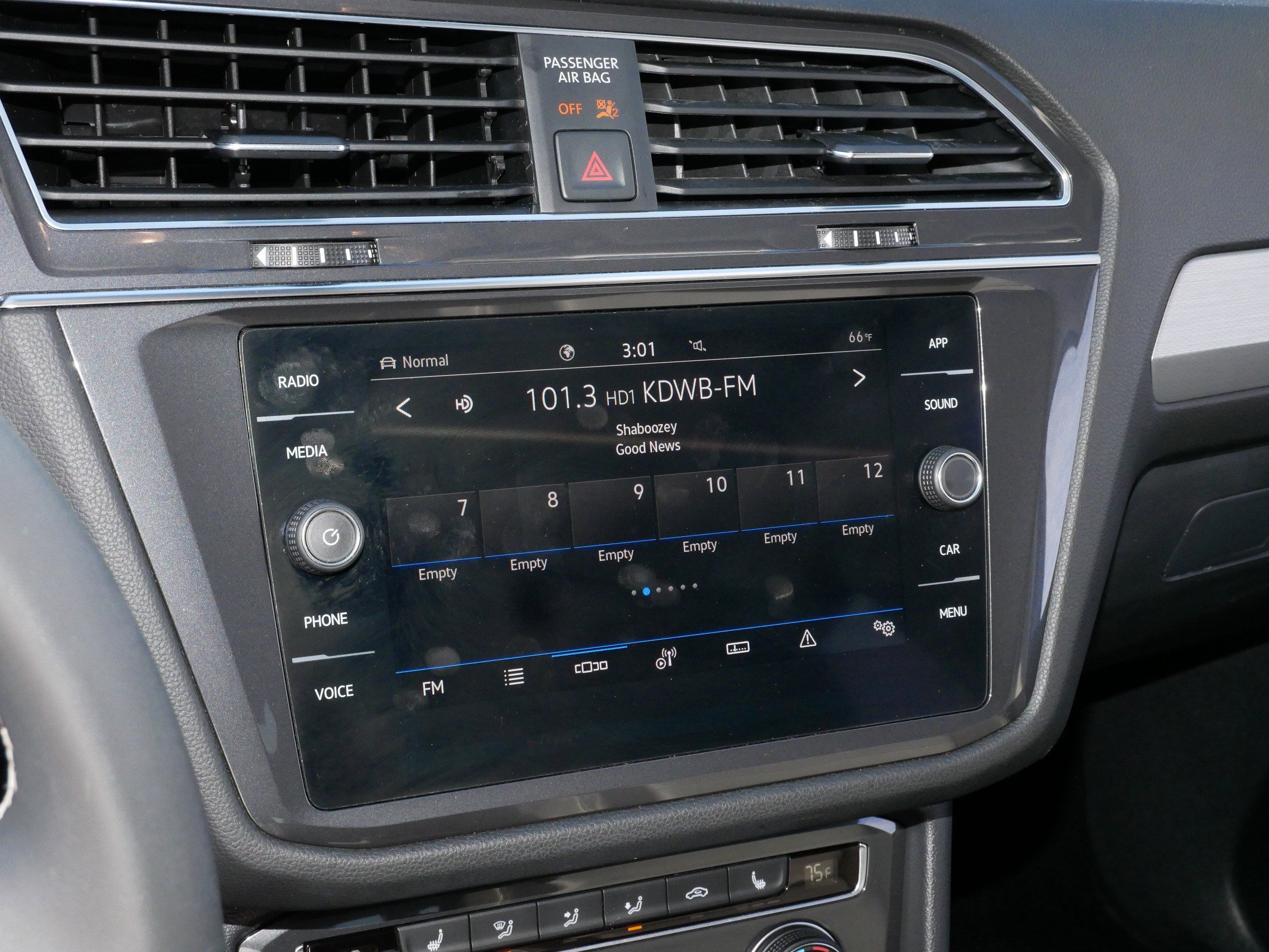 Used 2021 Volkswagen Tiguan SE image 22