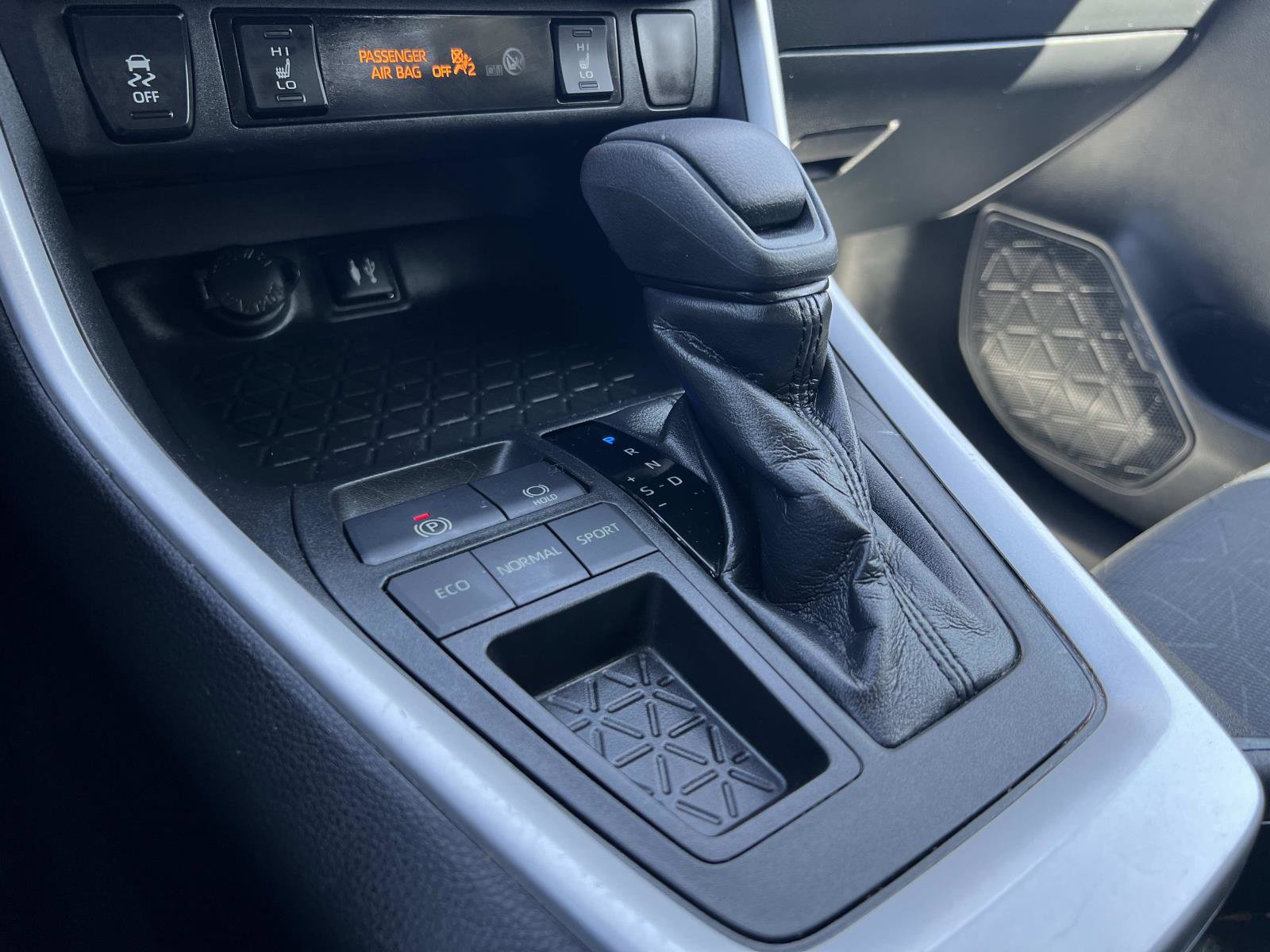 Used 2019 Toyota RAV4 XLE w/ Convenience Package image 16