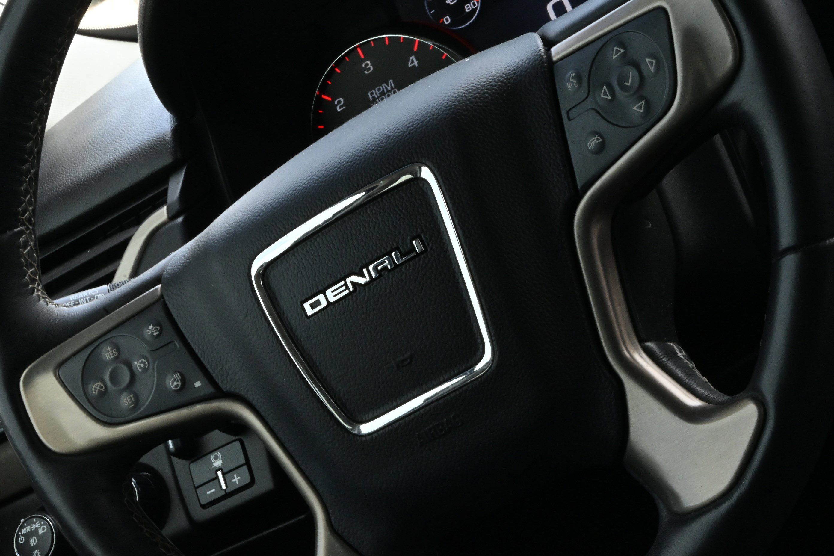 Used 2016 GMC Yukon Denali w/ Open Road Package image 22