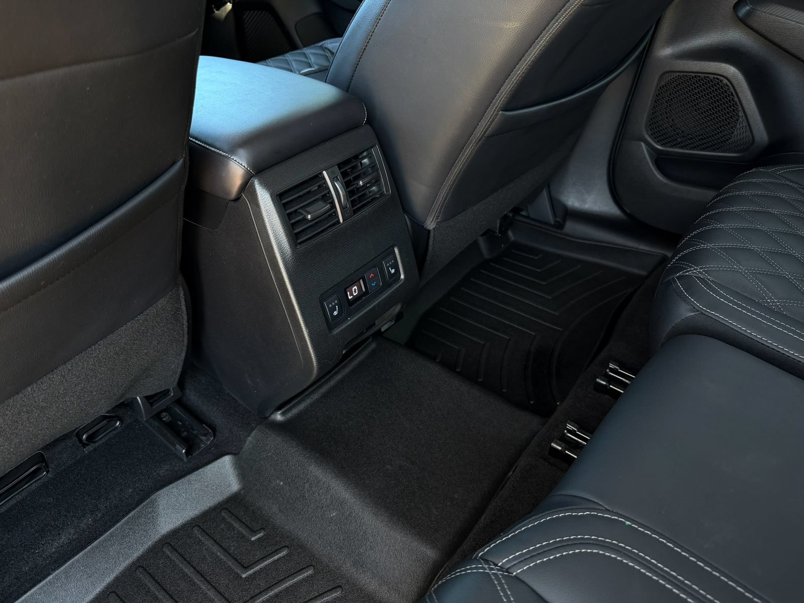 Used 2024 Mitsubishi Outlander SEL AWD/4WD image 29