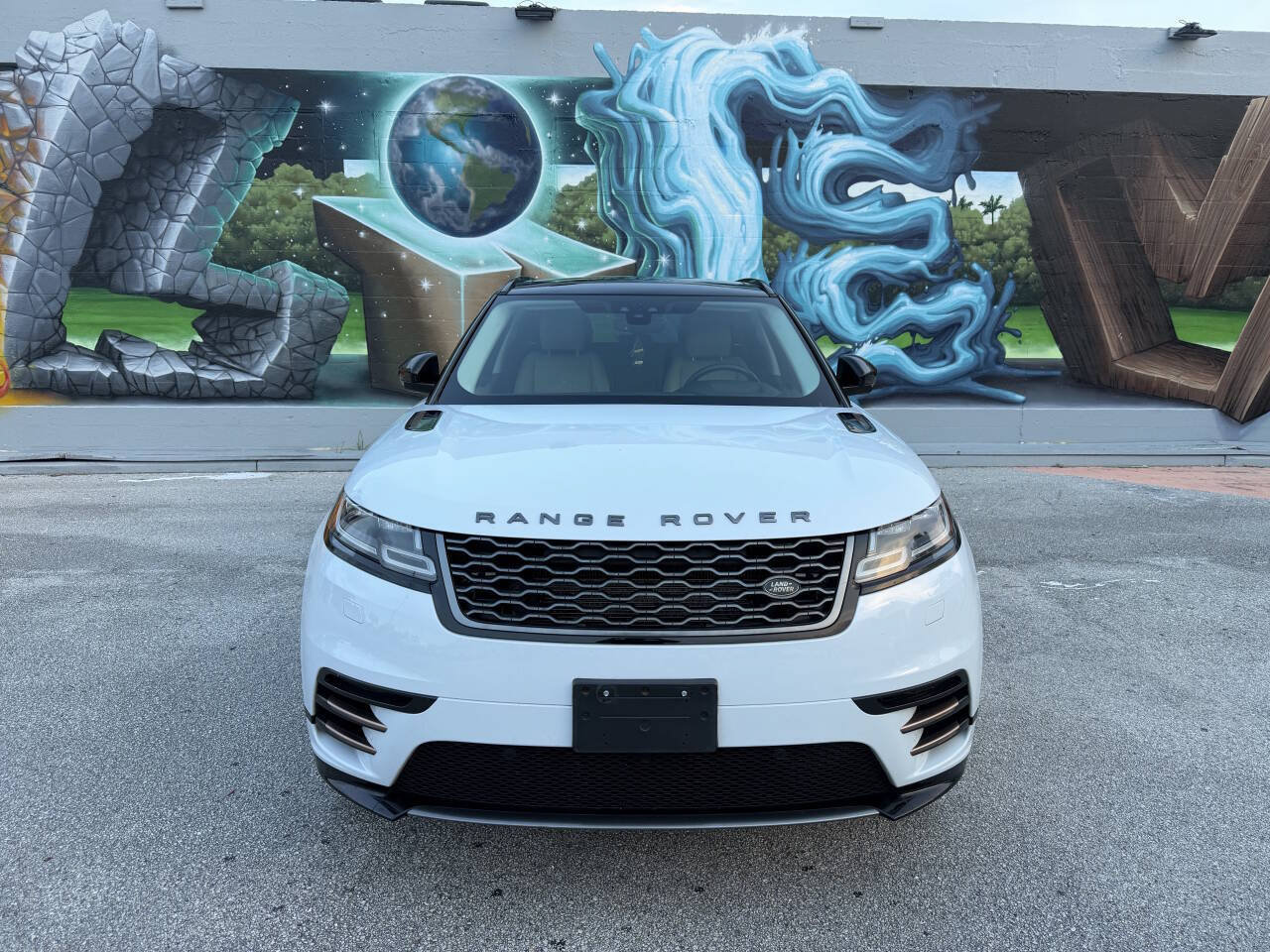 Used 2018 Land Rover Range Rover Velar R-Dynamic SE AWD/4WD image 3