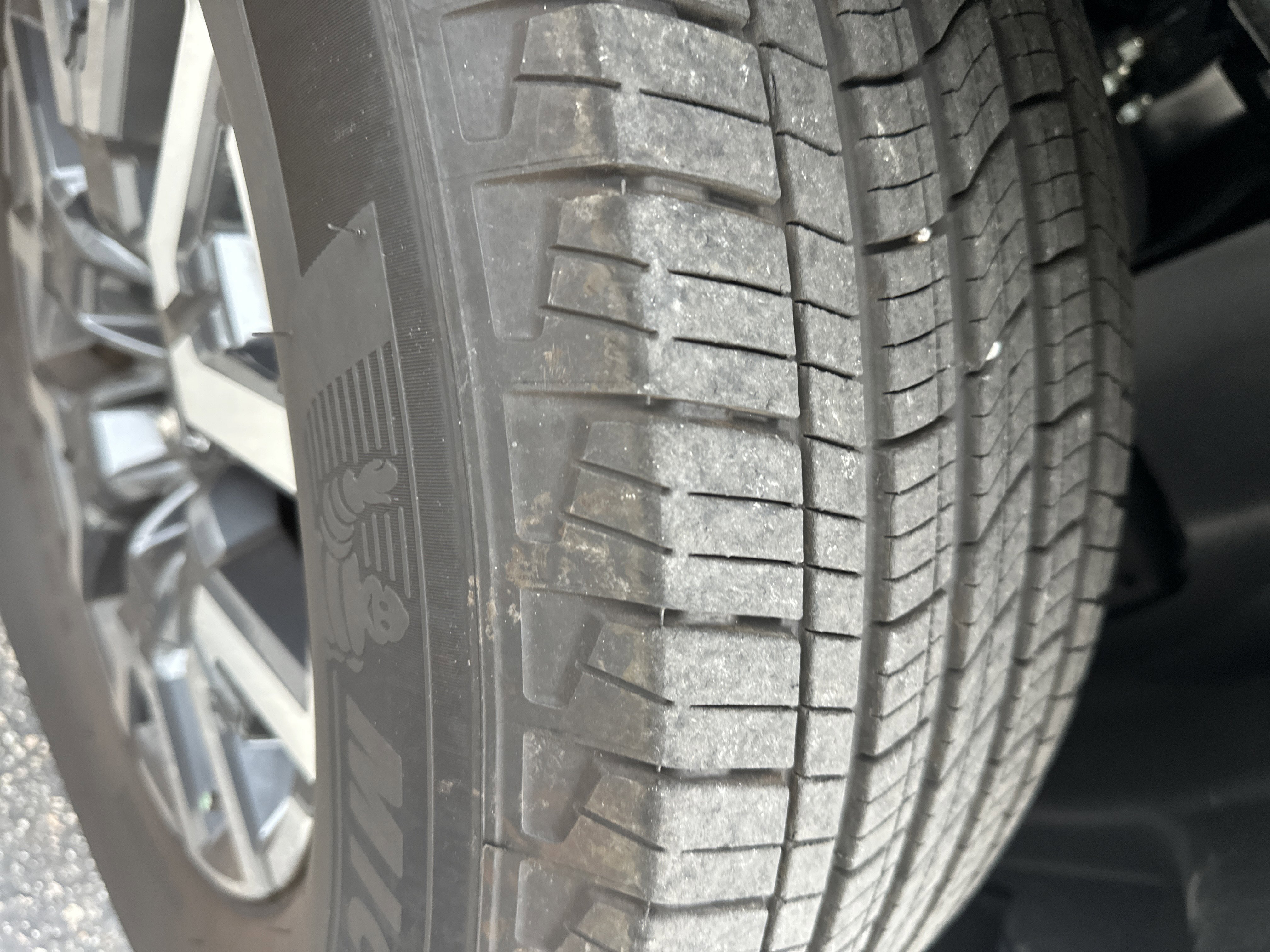 Used 2025 Nissan Frontier SL image 7