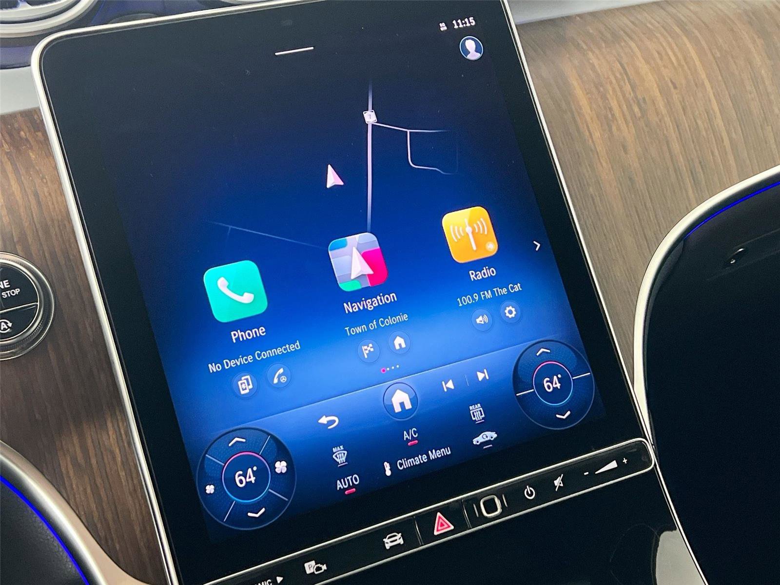 Used 2025 Mercedes-Benz GLC 300 4MATIC image 16