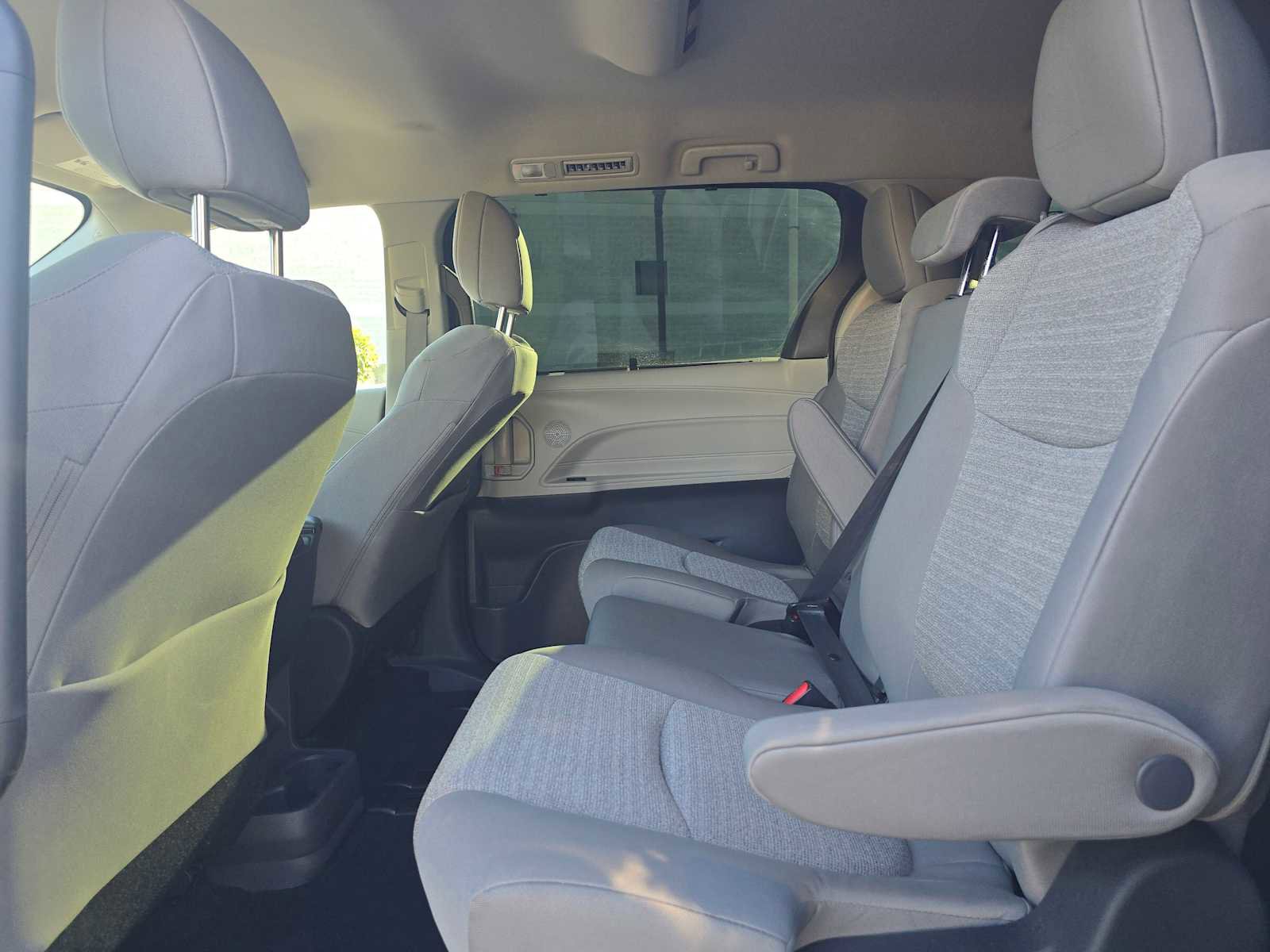 Used 2022 Toyota Sienna LE image 16