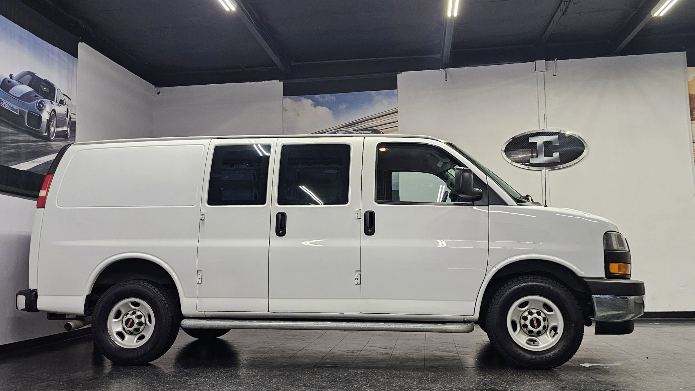 Used 2019 GMC Savana 2500 w/ Driver Convenience Package RWD image 9